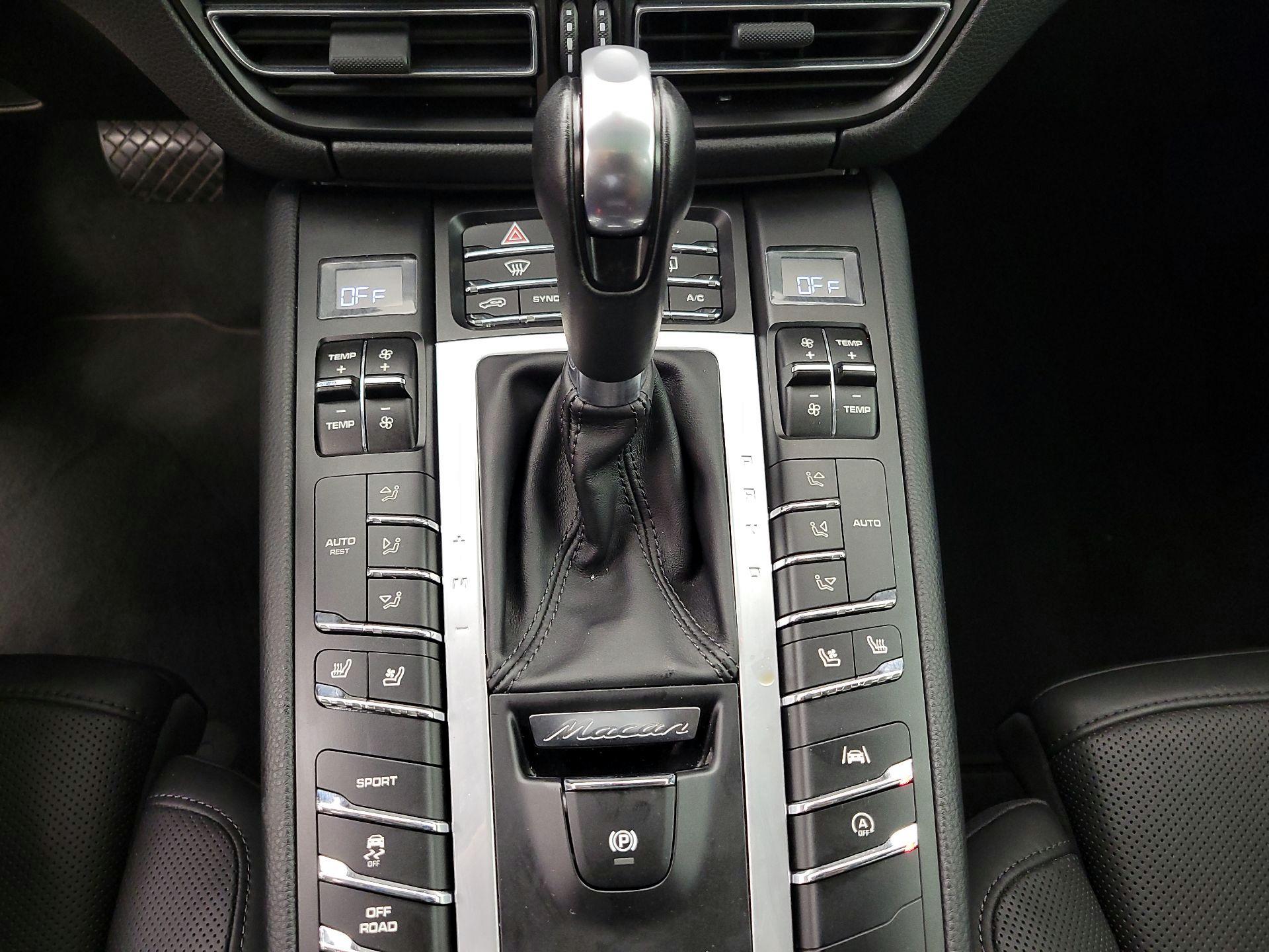 Thumbnail: 2020 Porsche Macan - 18