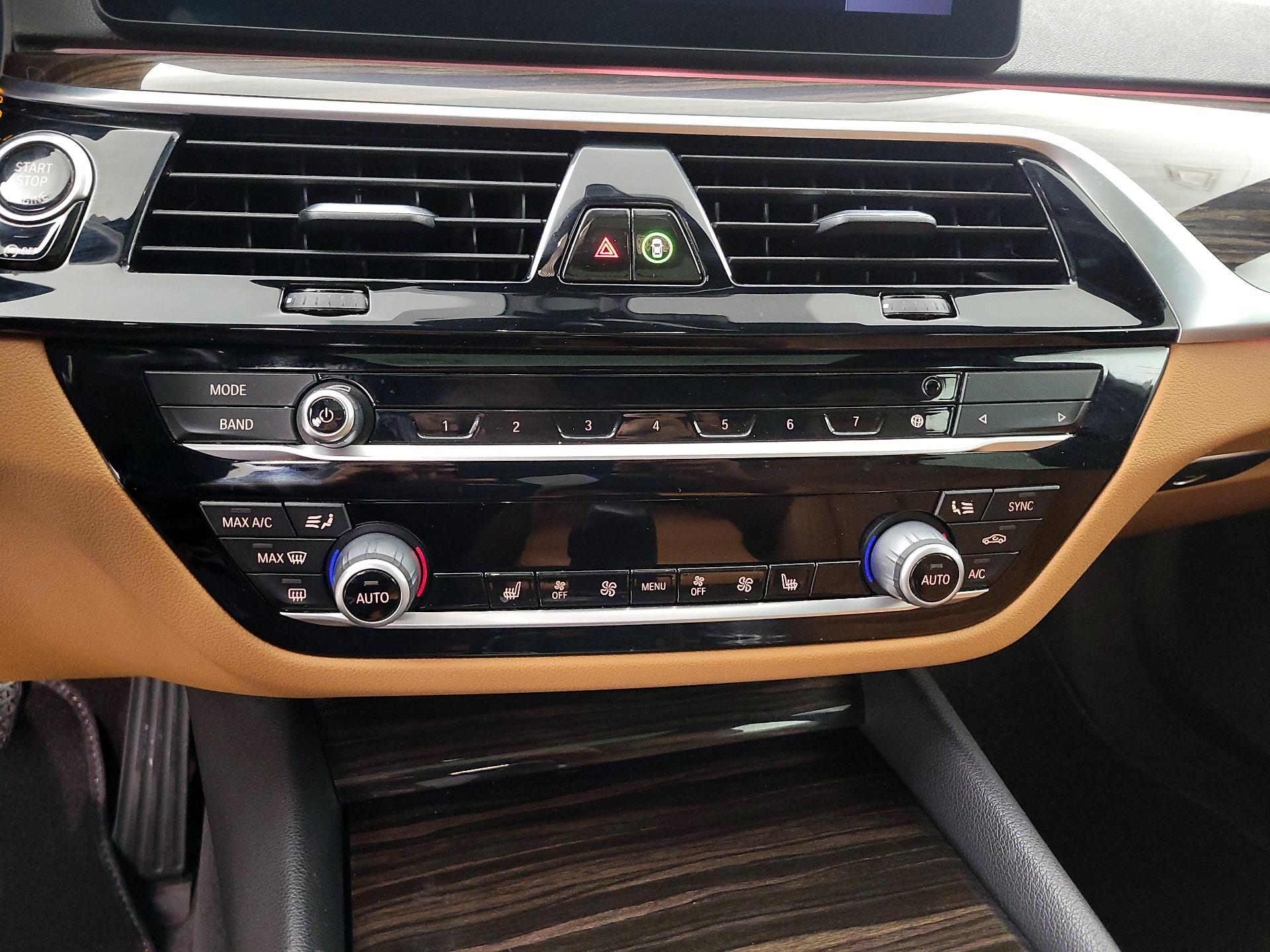 Thumbnail: 2021 BMW 5 Series - 17