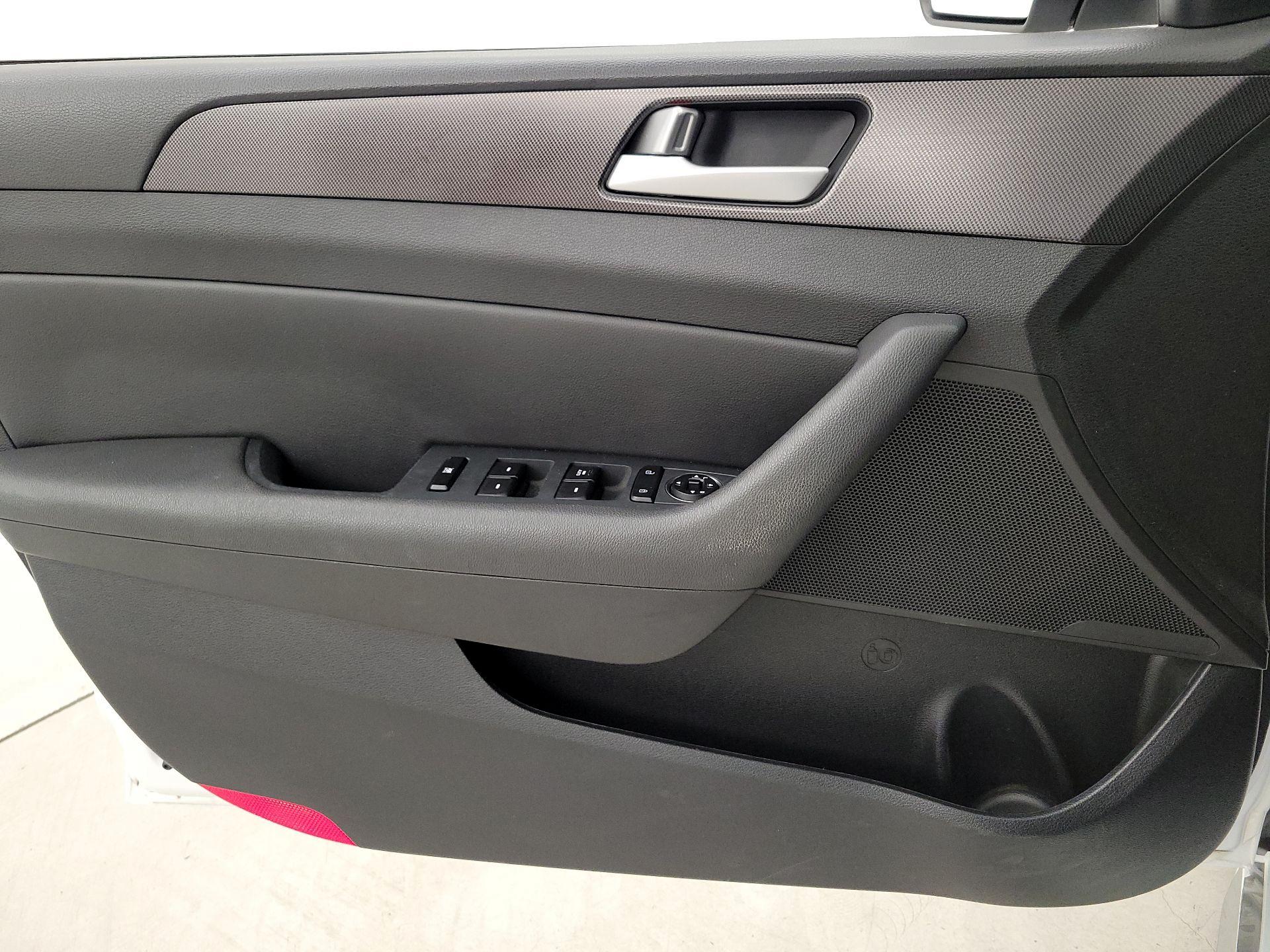 Thumbnail: 2016 Hyundai Sonata - 12