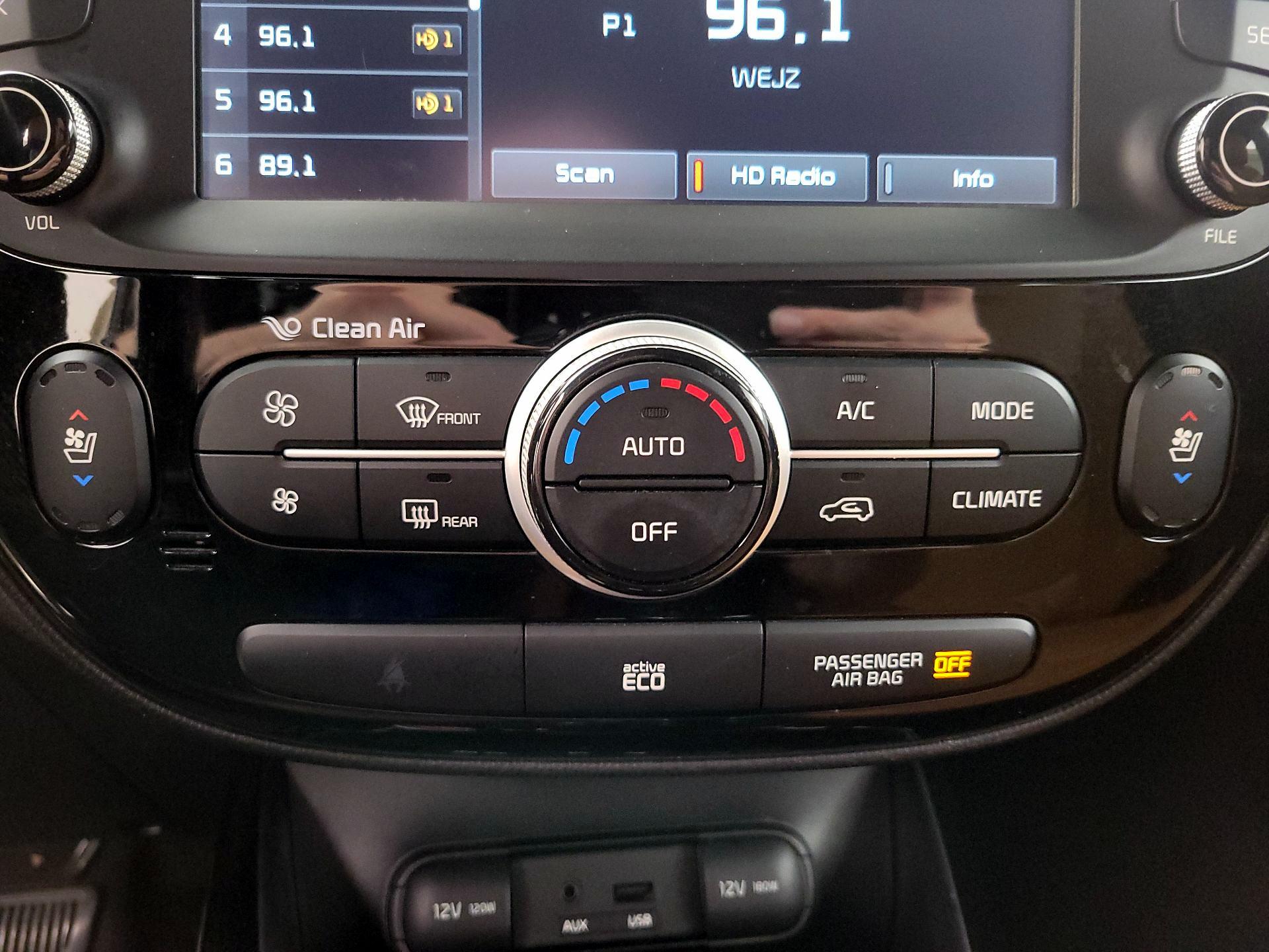 Thumbnail: 2015 Kia Soul - 17