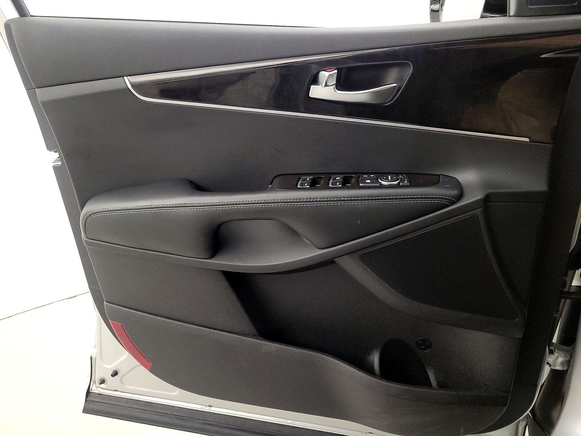 Thumbnail: 2016 Kia Sorento - 12