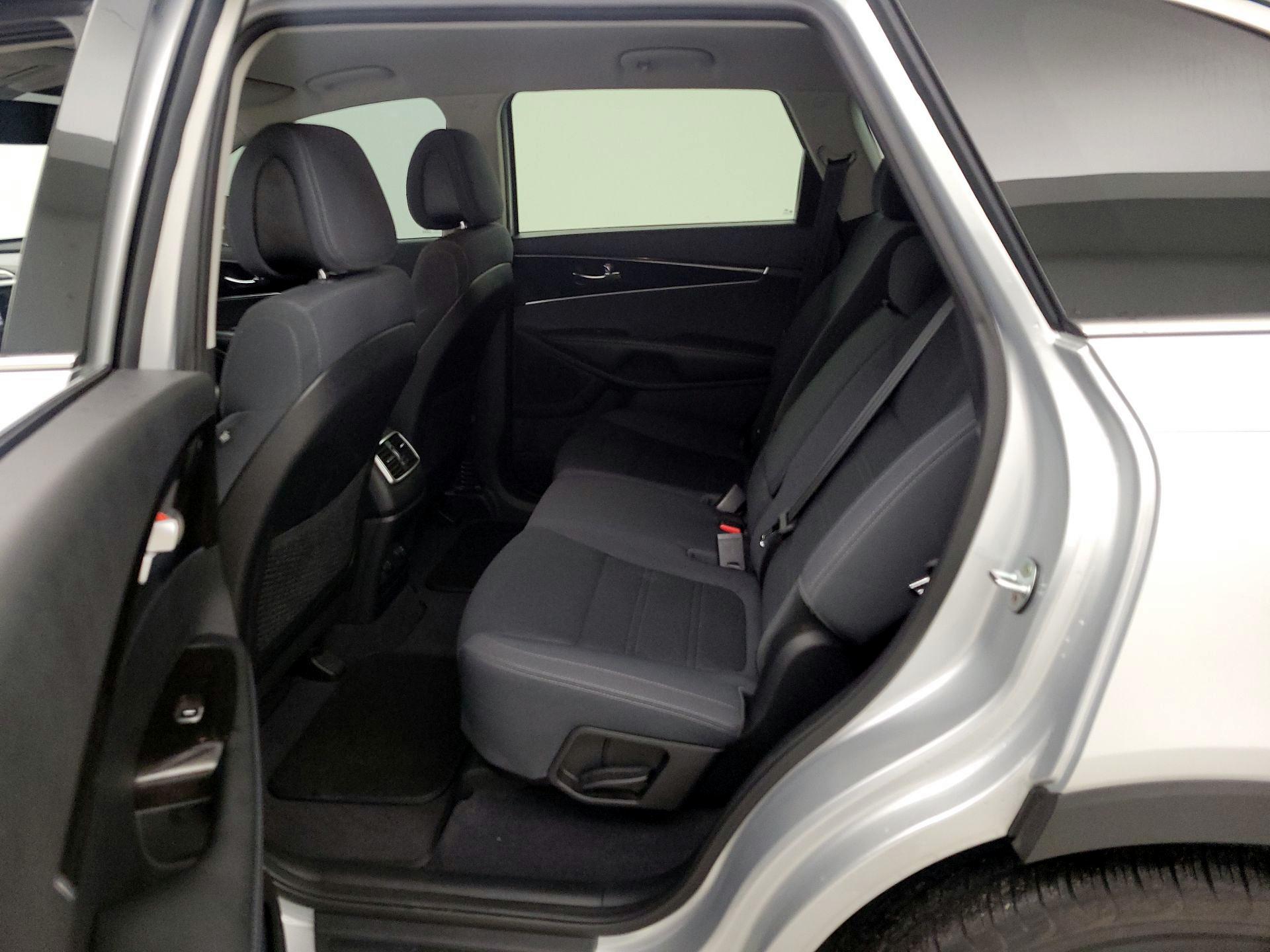 Thumbnail: 2016 Kia Sorento - 19