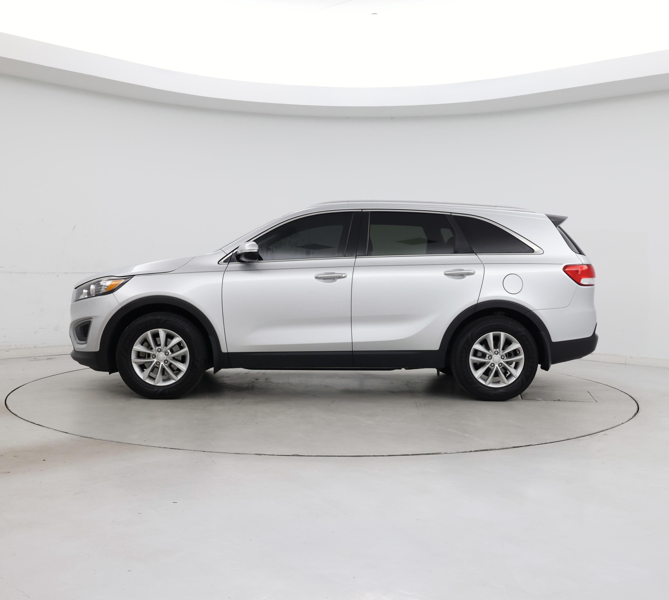 Thumbnail: 2016 Kia Sorento - 3