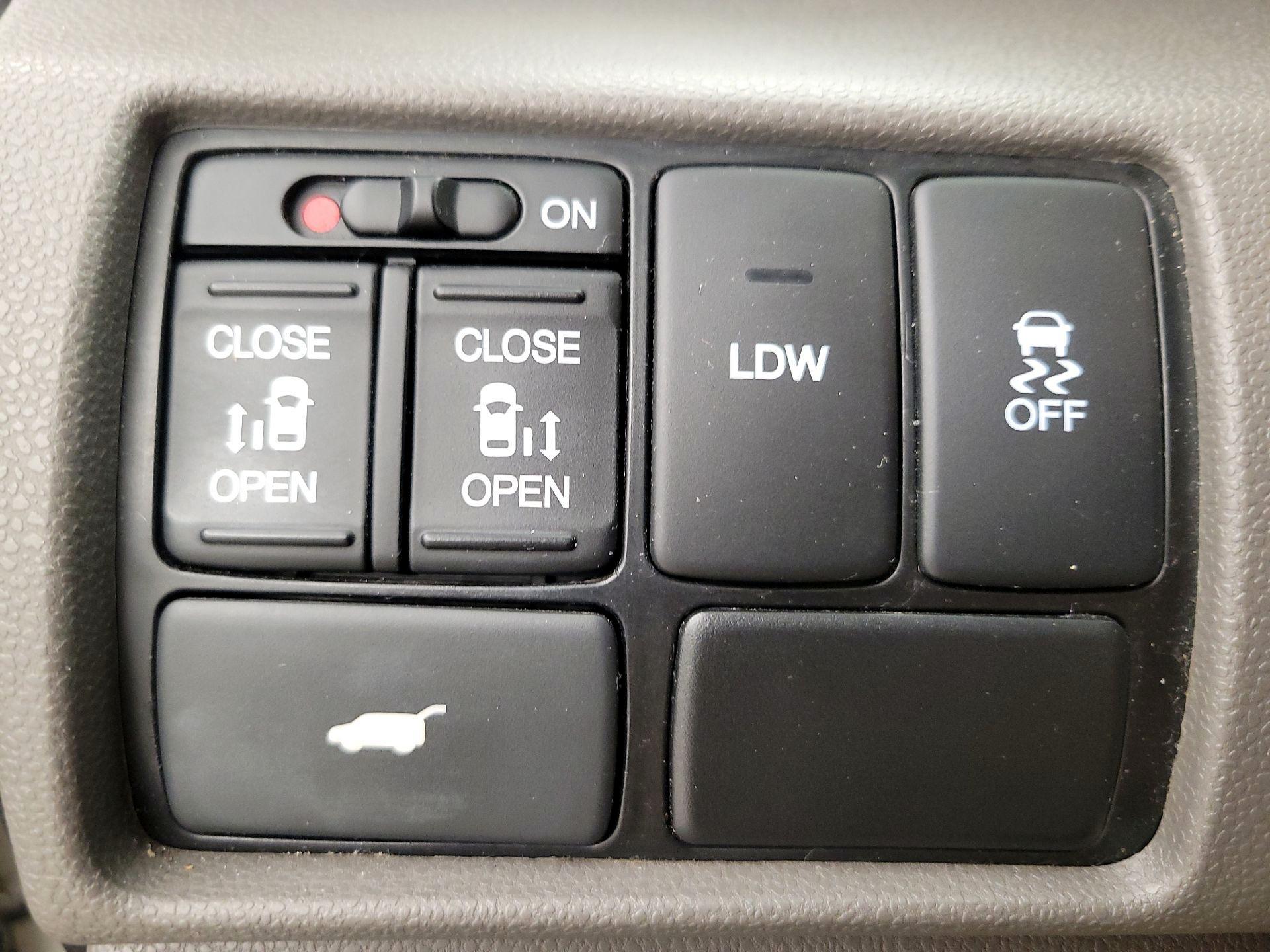 Thumbnail: 2016 Honda Odyssey - 13