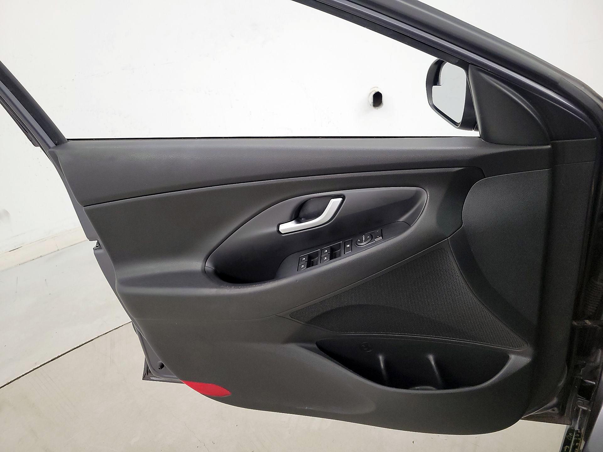 Thumbnail: 2018 Hyundai Elantra - 12