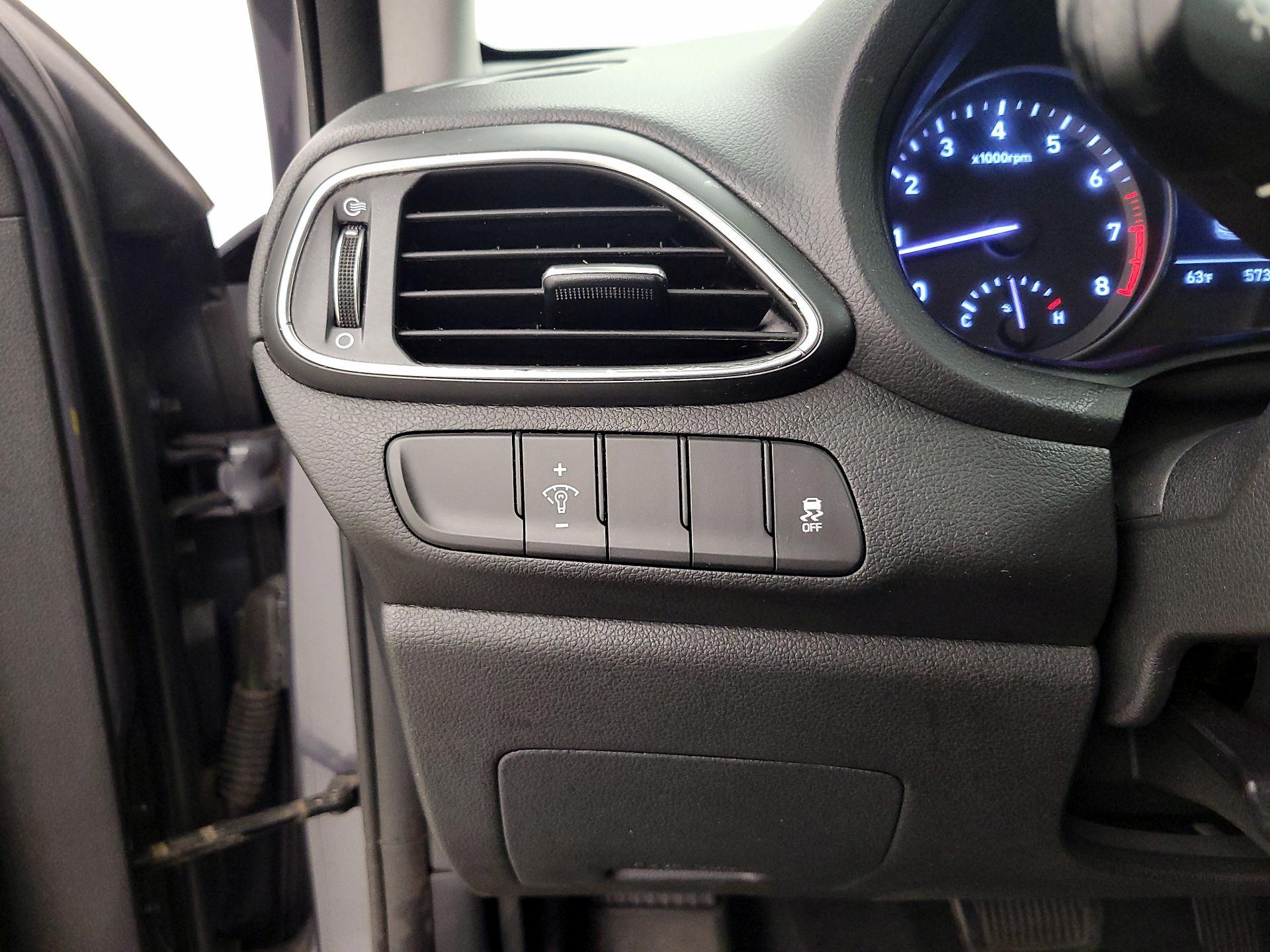 Thumbnail: 2018 Hyundai Elantra - 13