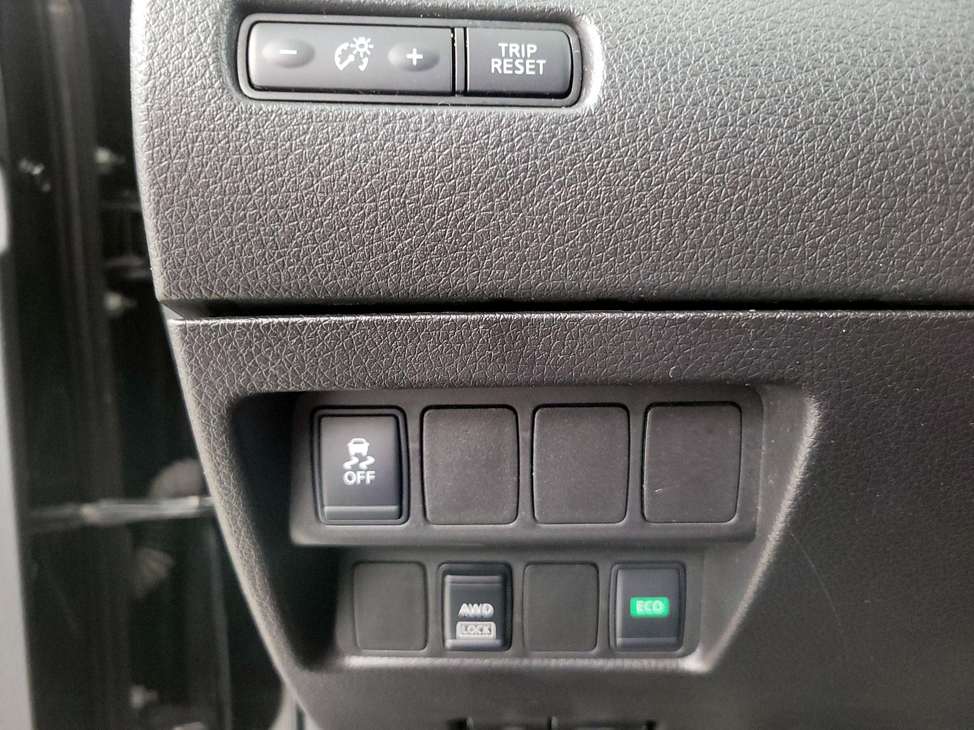 Thumbnail: 2018 Nissan Rogue Sport - 13