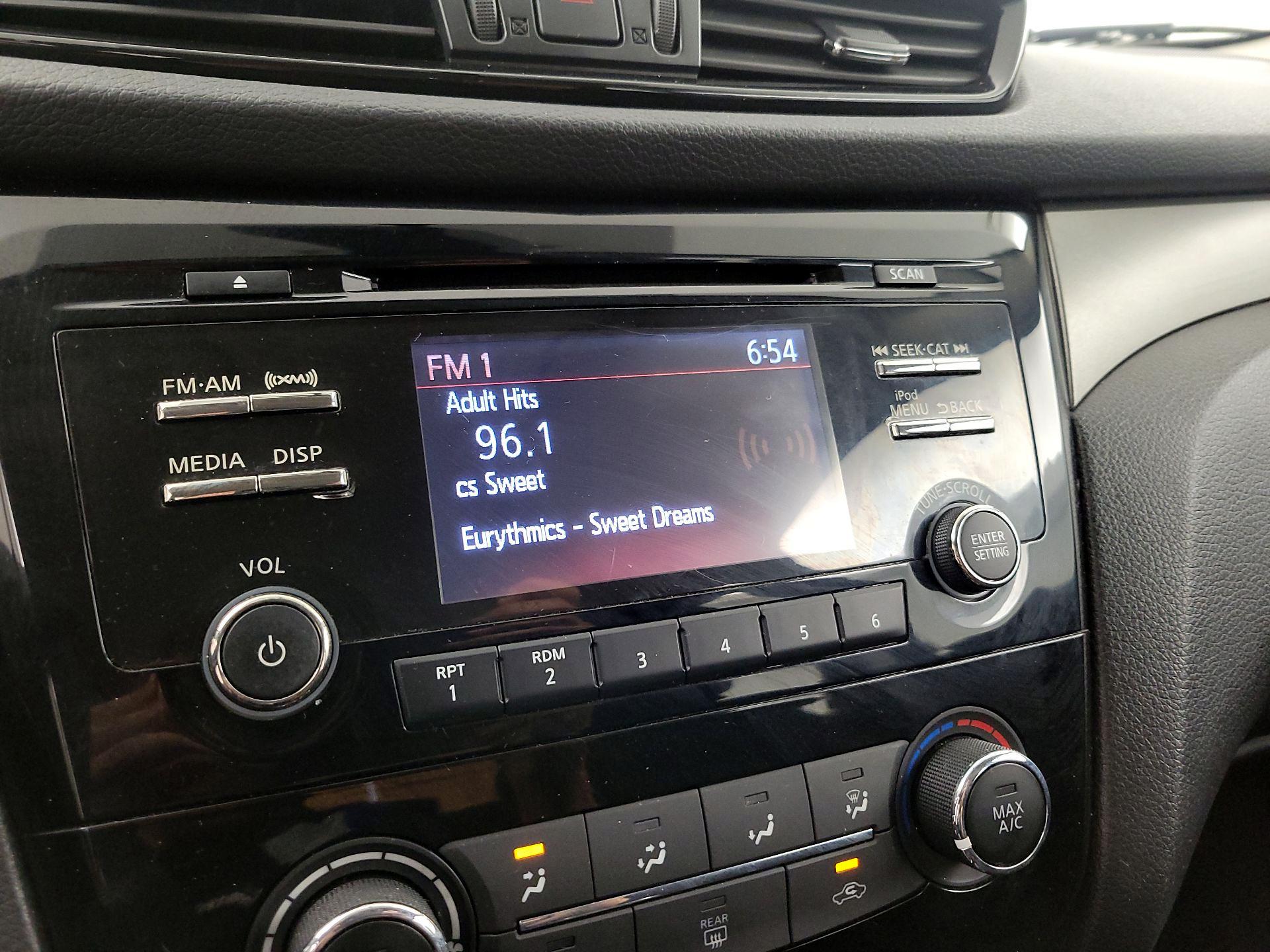 Thumbnail: 2018 Nissan Rogue Sport - 15