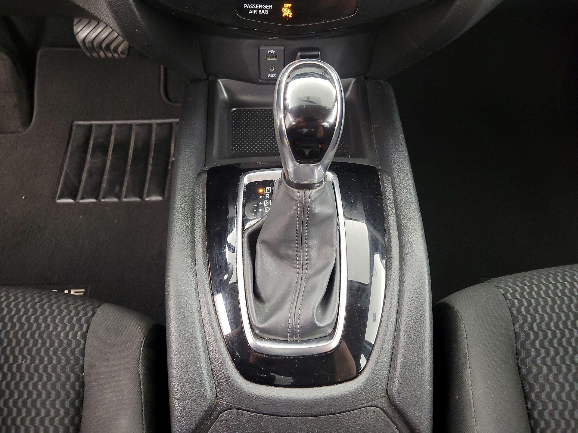 Thumbnail: 2018 Nissan Rogue Sport - 17