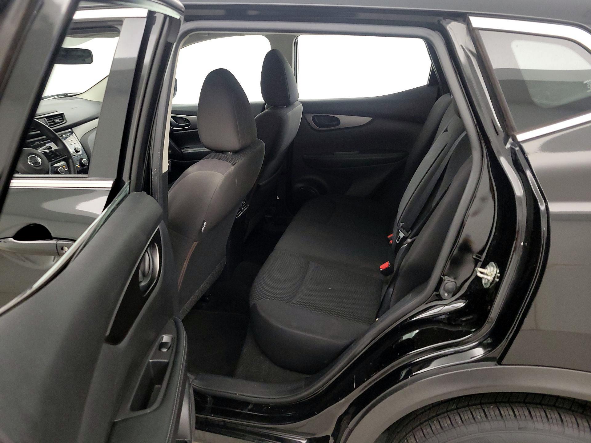 Thumbnail: 2018 Nissan Rogue Sport - 19