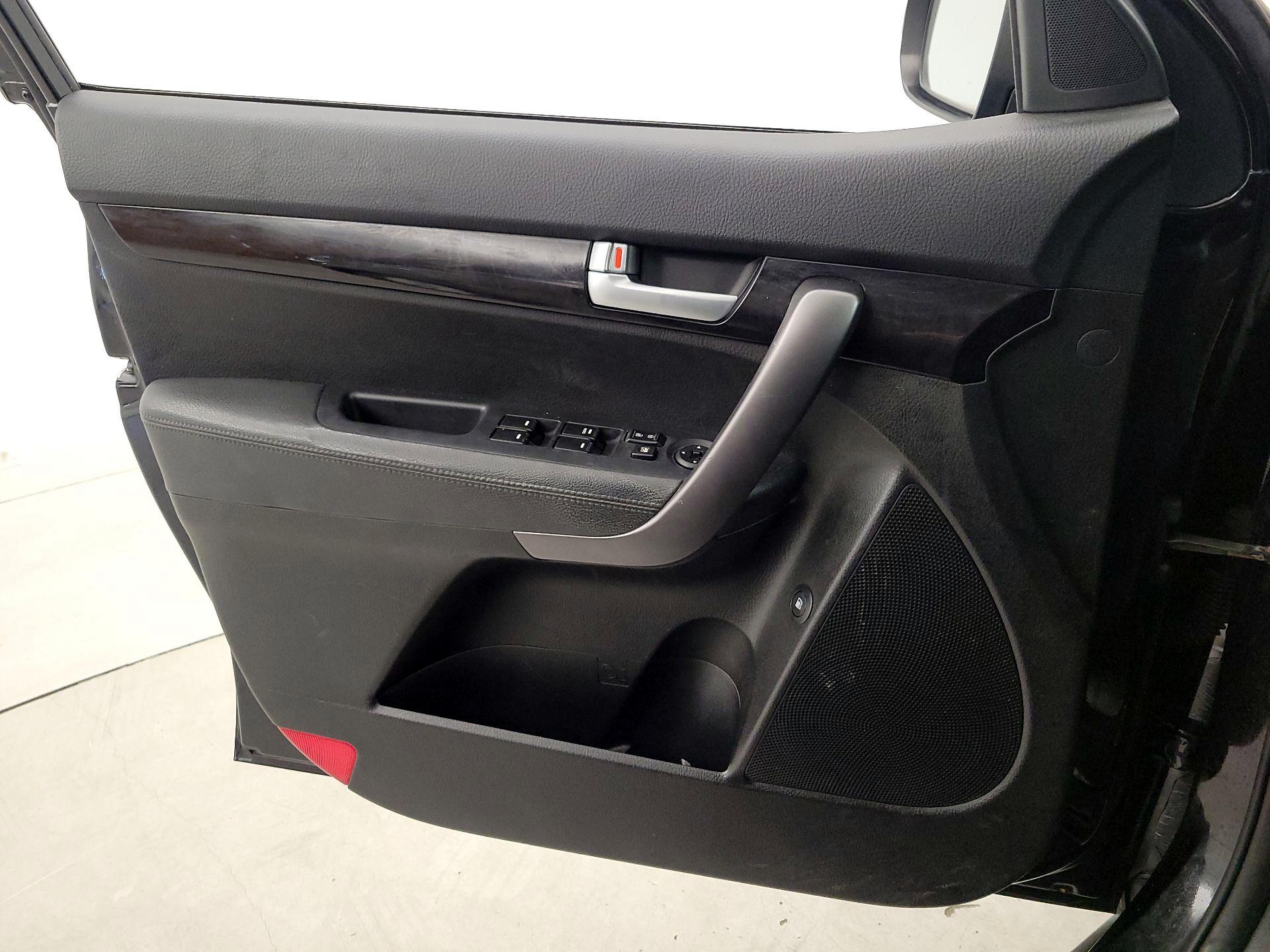 Thumbnail: 2015 Kia Sorento - 12