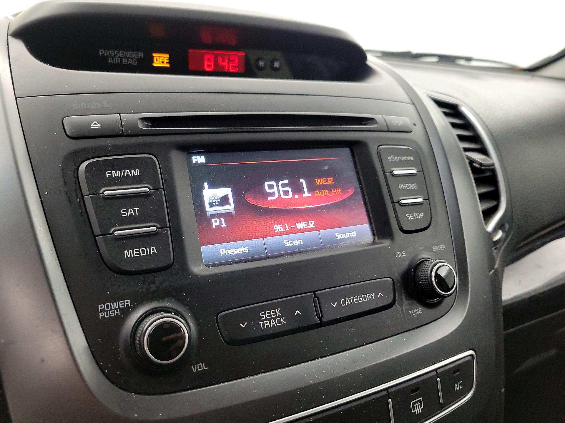 Thumbnail: 2015 Kia Sorento - 15