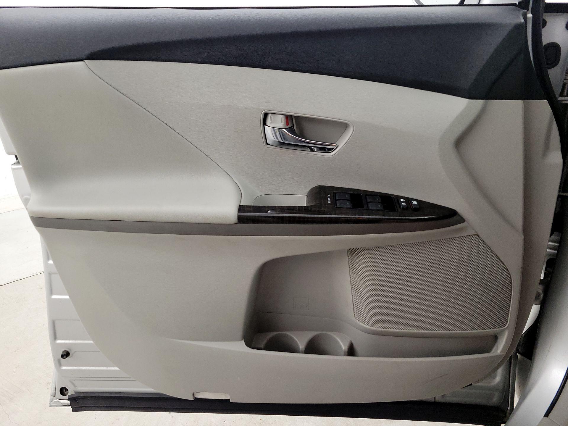 Thumbnail: 2014 Toyota Venza - 12