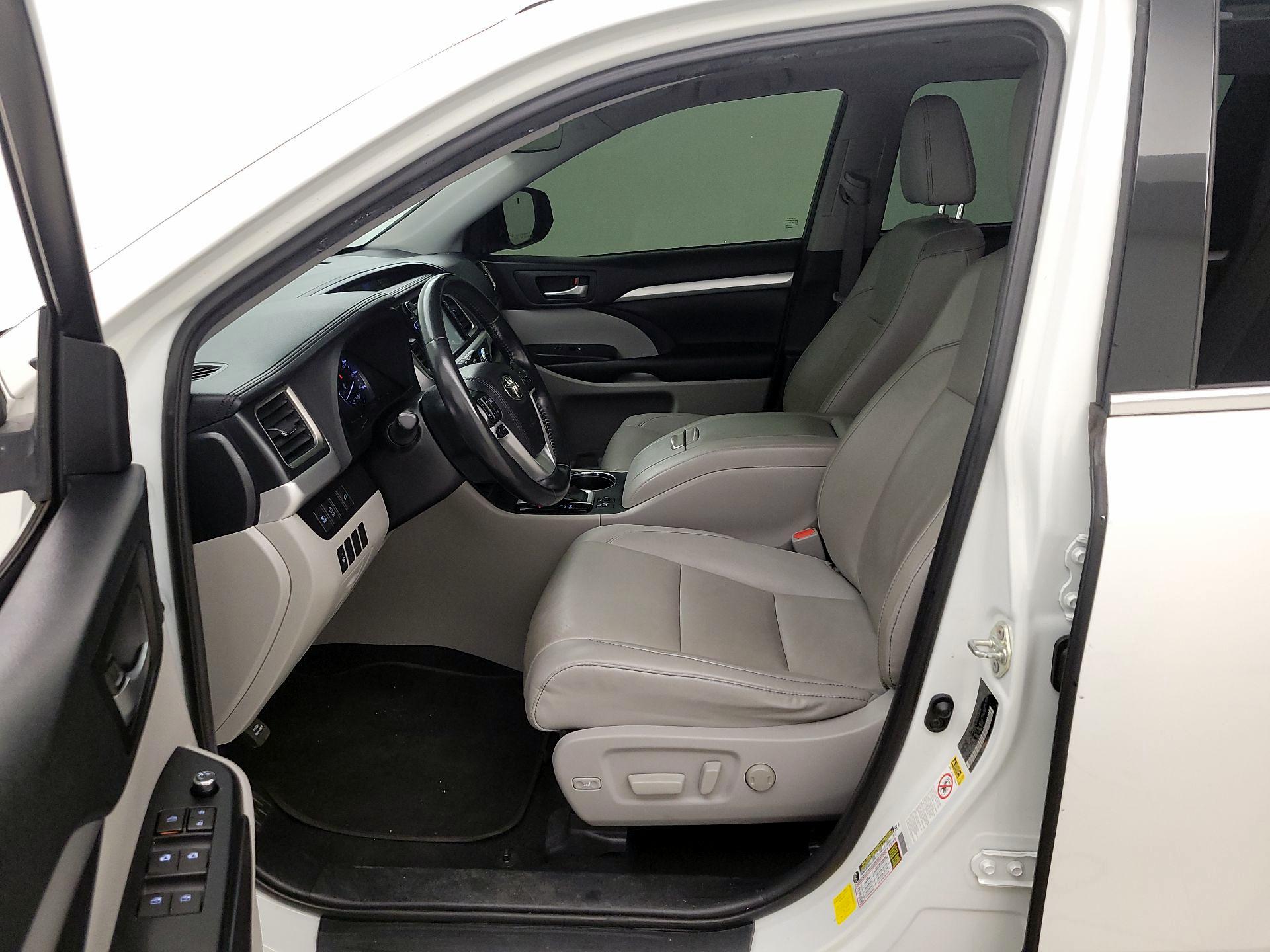 Thumbnail: 2019 Toyota Highlander - 11