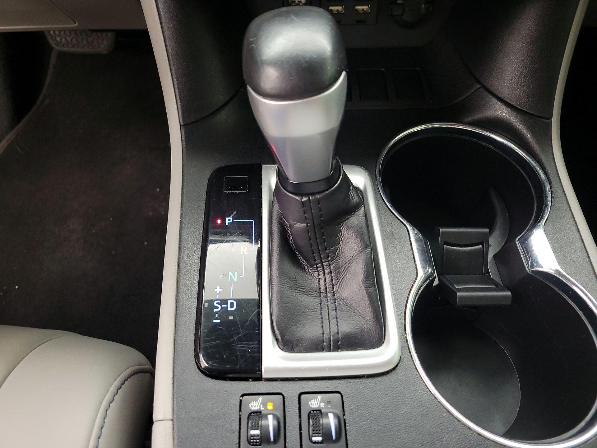 Thumbnail: 2019 Toyota Highlander - 18