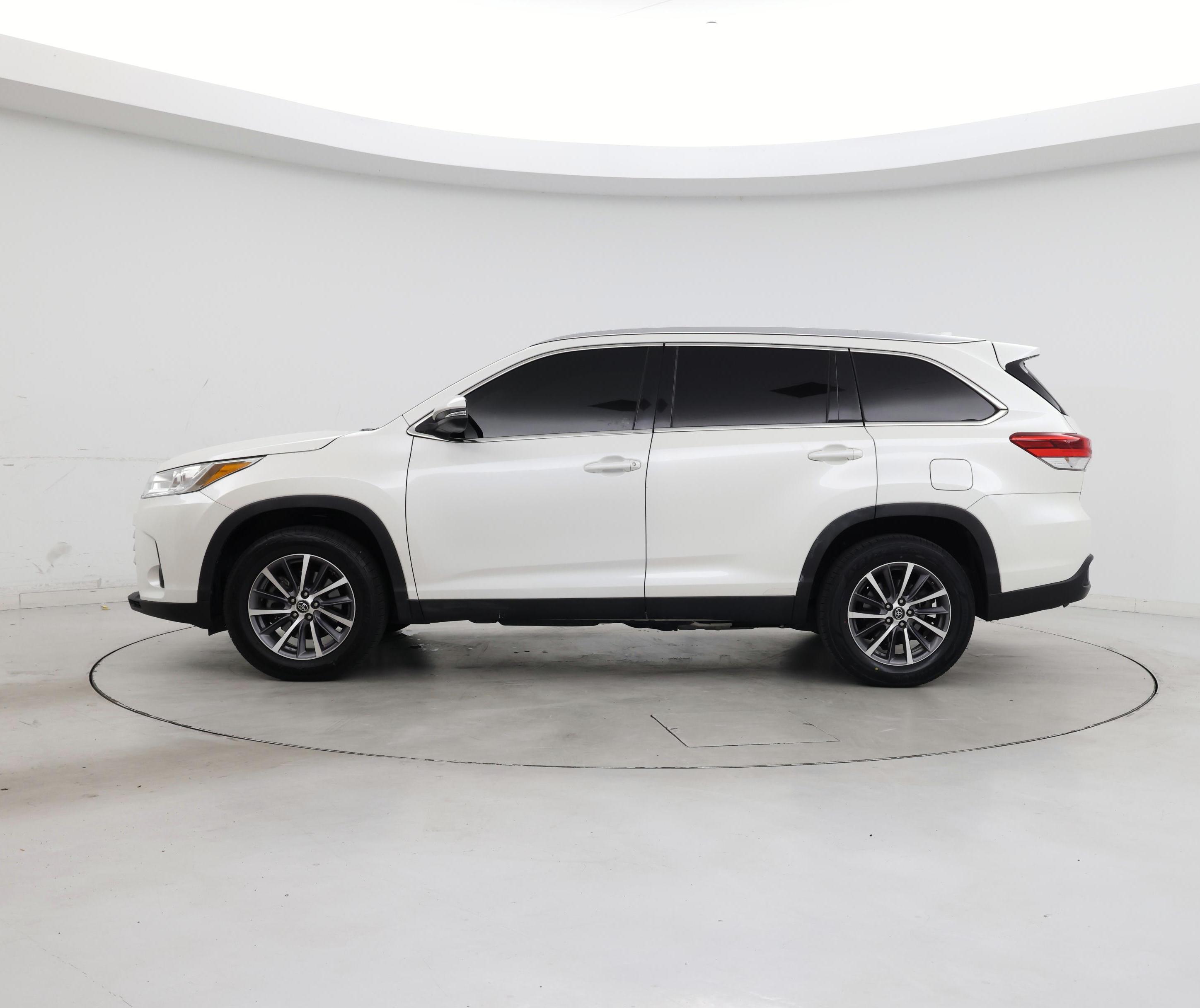 Thumbnail: 2019 Toyota Highlander - 3