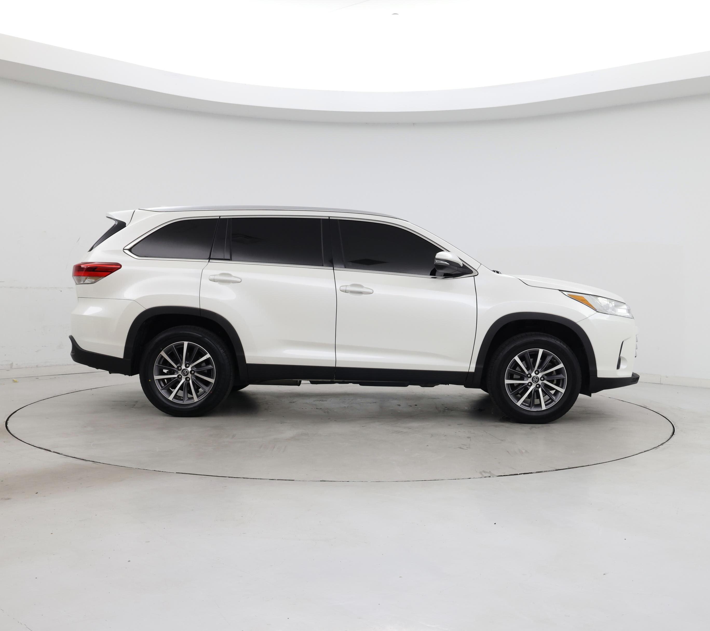Thumbnail: 2019 Toyota Highlander - 7