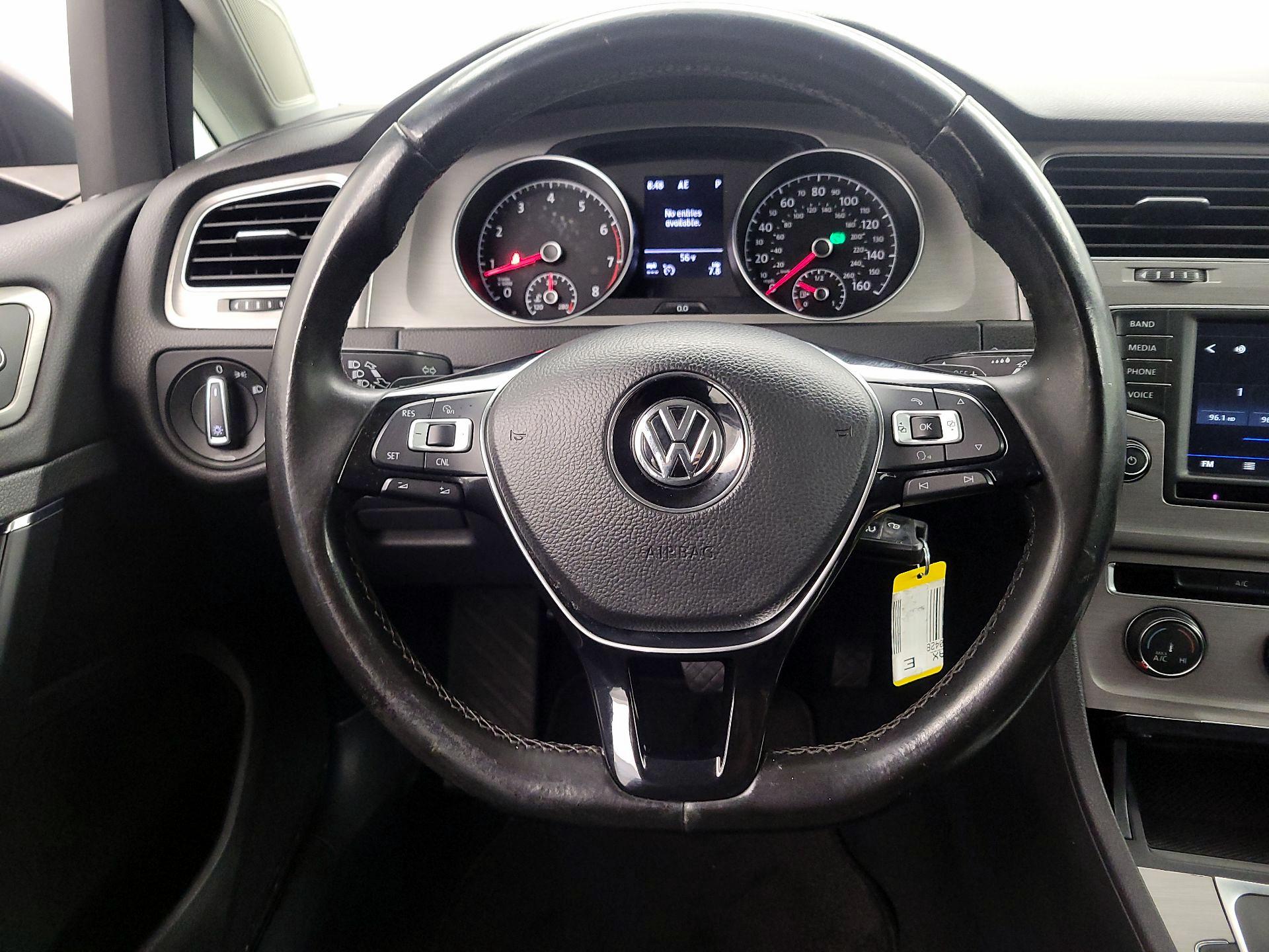 Thumbnail: 2017 Volkswagen Golf - 10