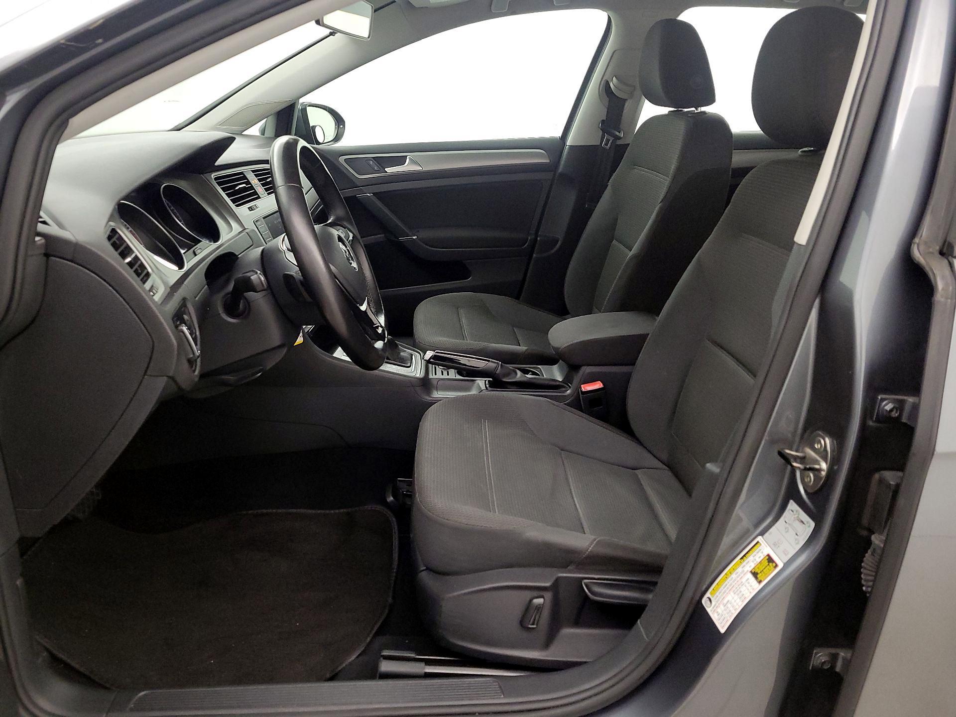 Thumbnail: 2017 Volkswagen Golf - 11