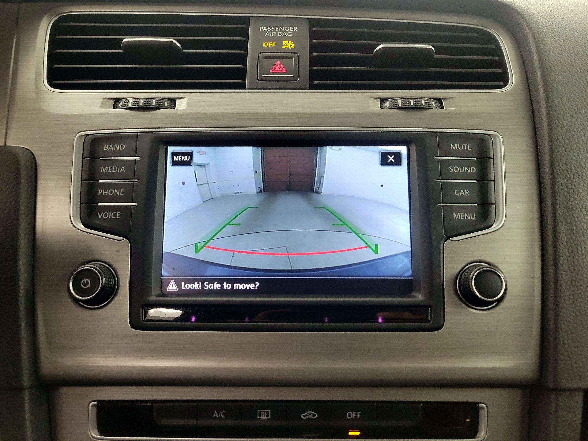 Thumbnail: 2017 Volkswagen Golf - 14