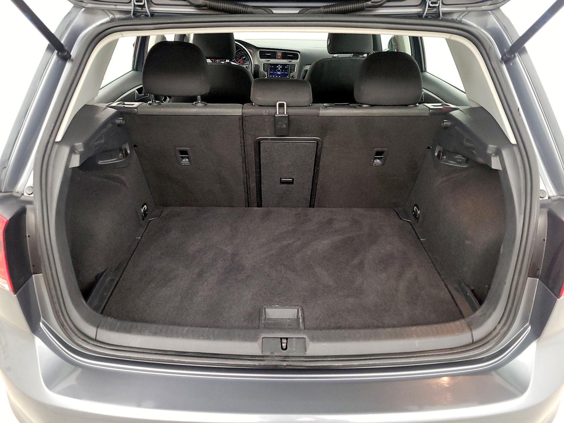 Thumbnail: 2017 Volkswagen Golf - 20