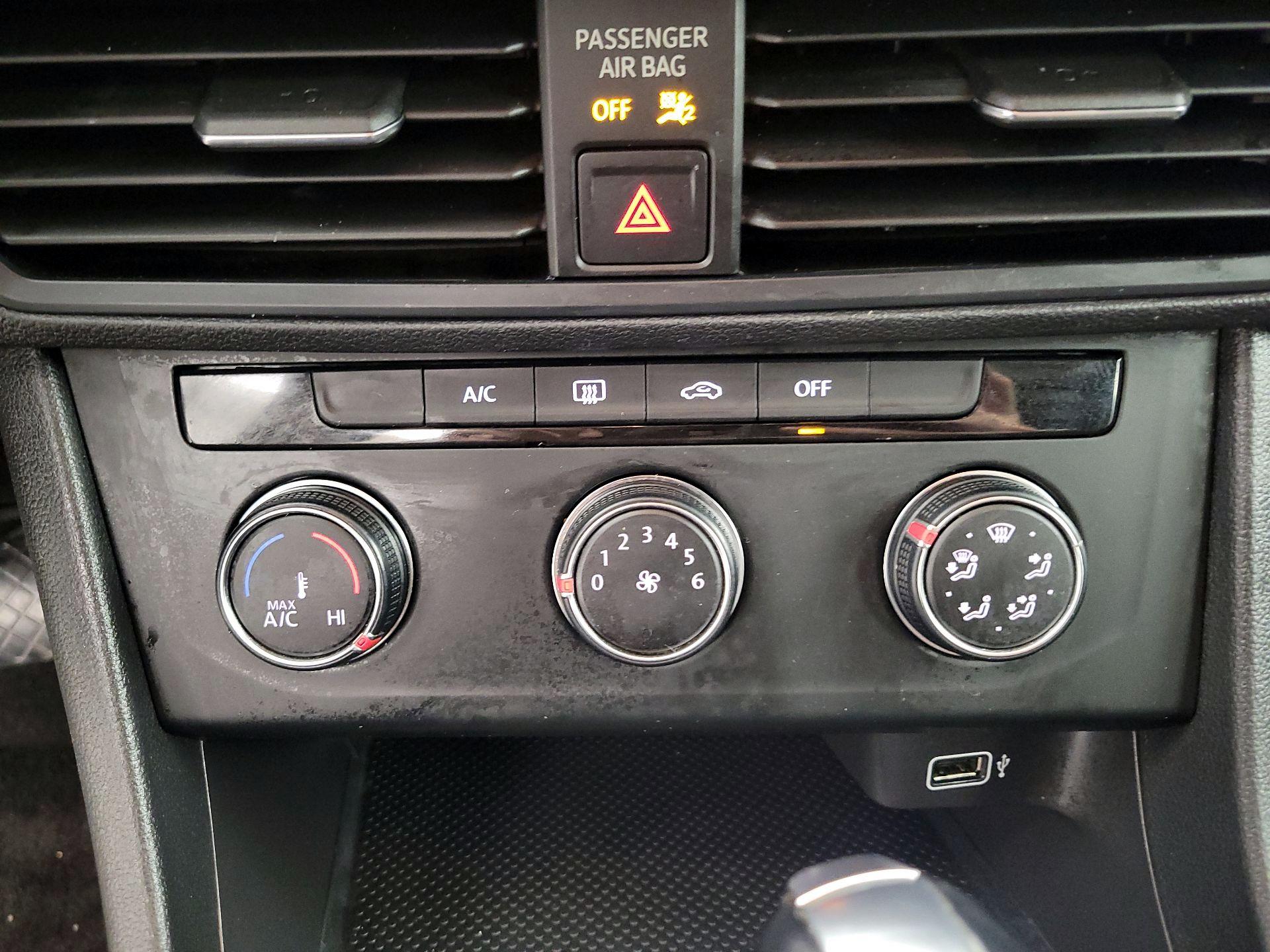 Thumbnail: 2019 Volkswagen Jetta - 16