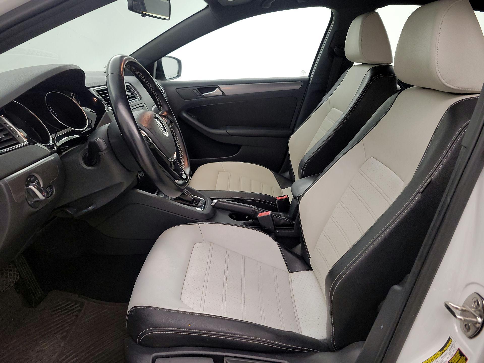 Thumbnail: 2016 Volkswagen Jetta - 11