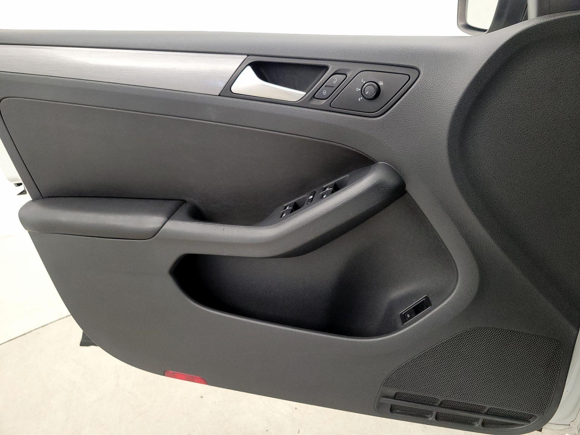 Thumbnail: 2016 Volkswagen Jetta - 12