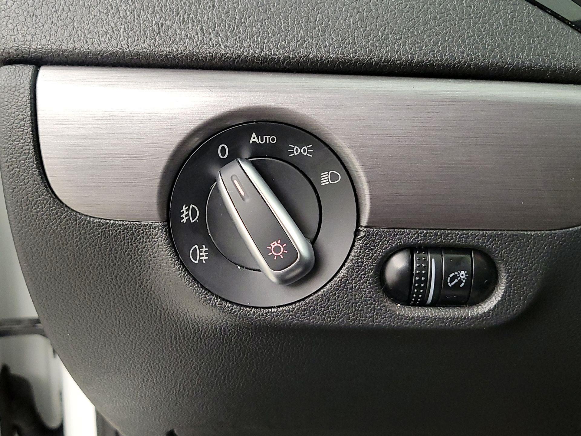 Thumbnail: 2016 Volkswagen Jetta - 13