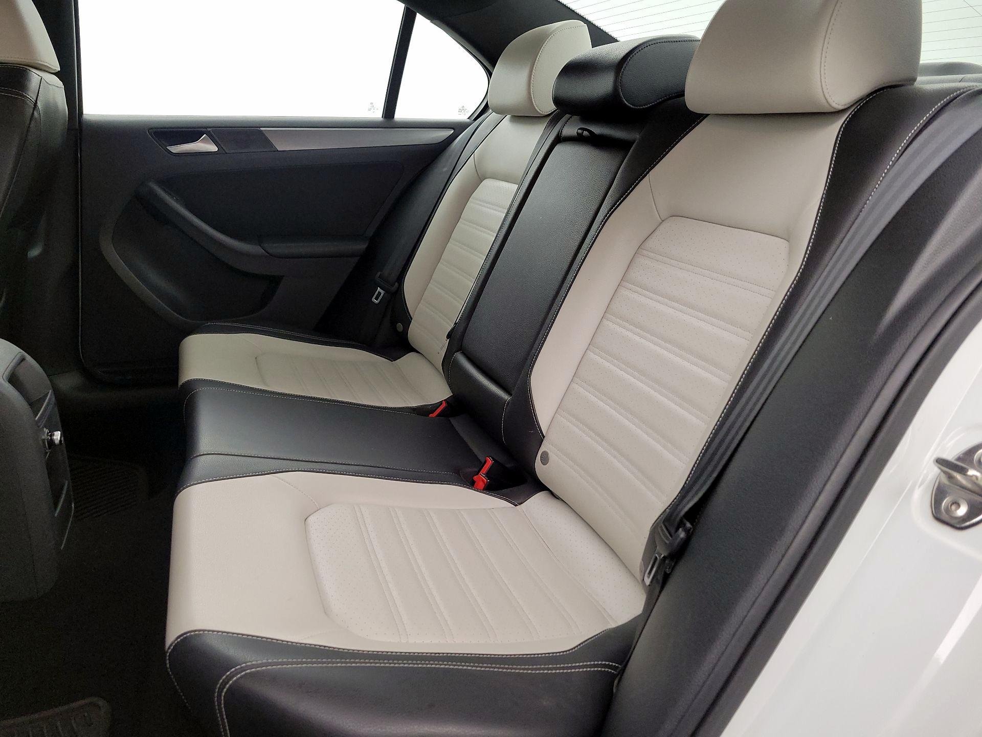 Thumbnail: 2016 Volkswagen Jetta - 18