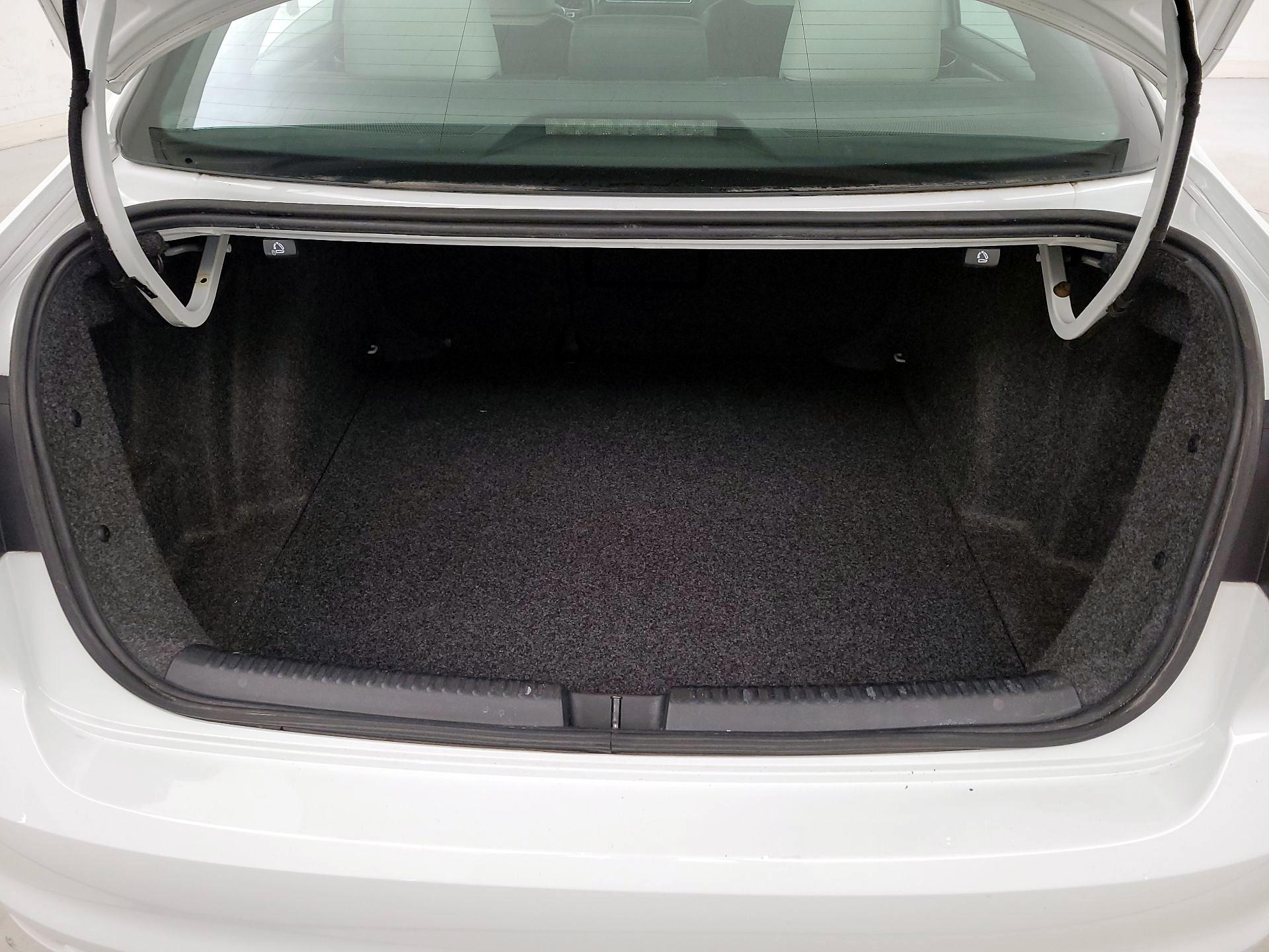 Thumbnail: 2016 Volkswagen Jetta - 19