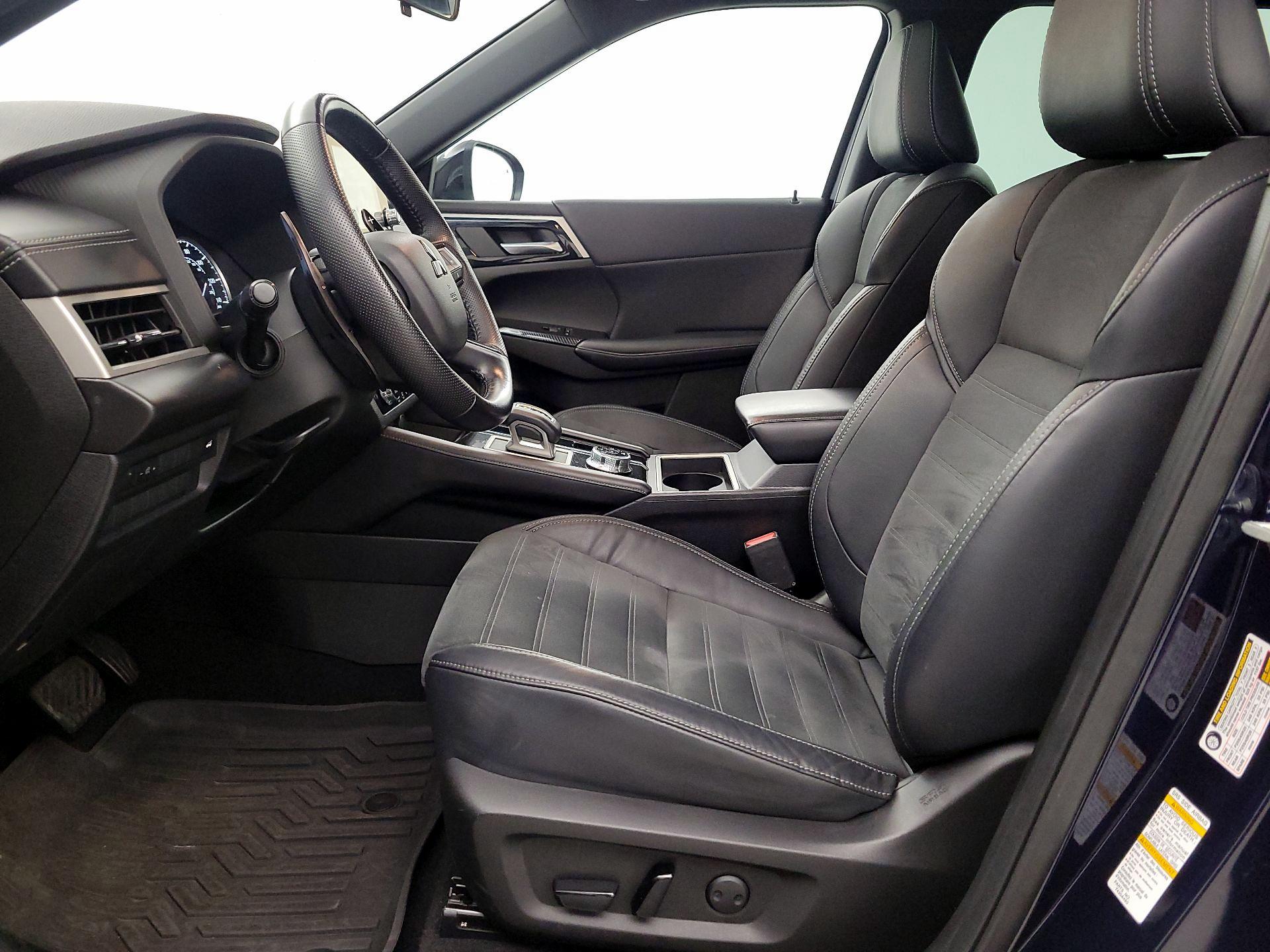 Thumbnail: 2022 Mitsubishi Outlander - 11