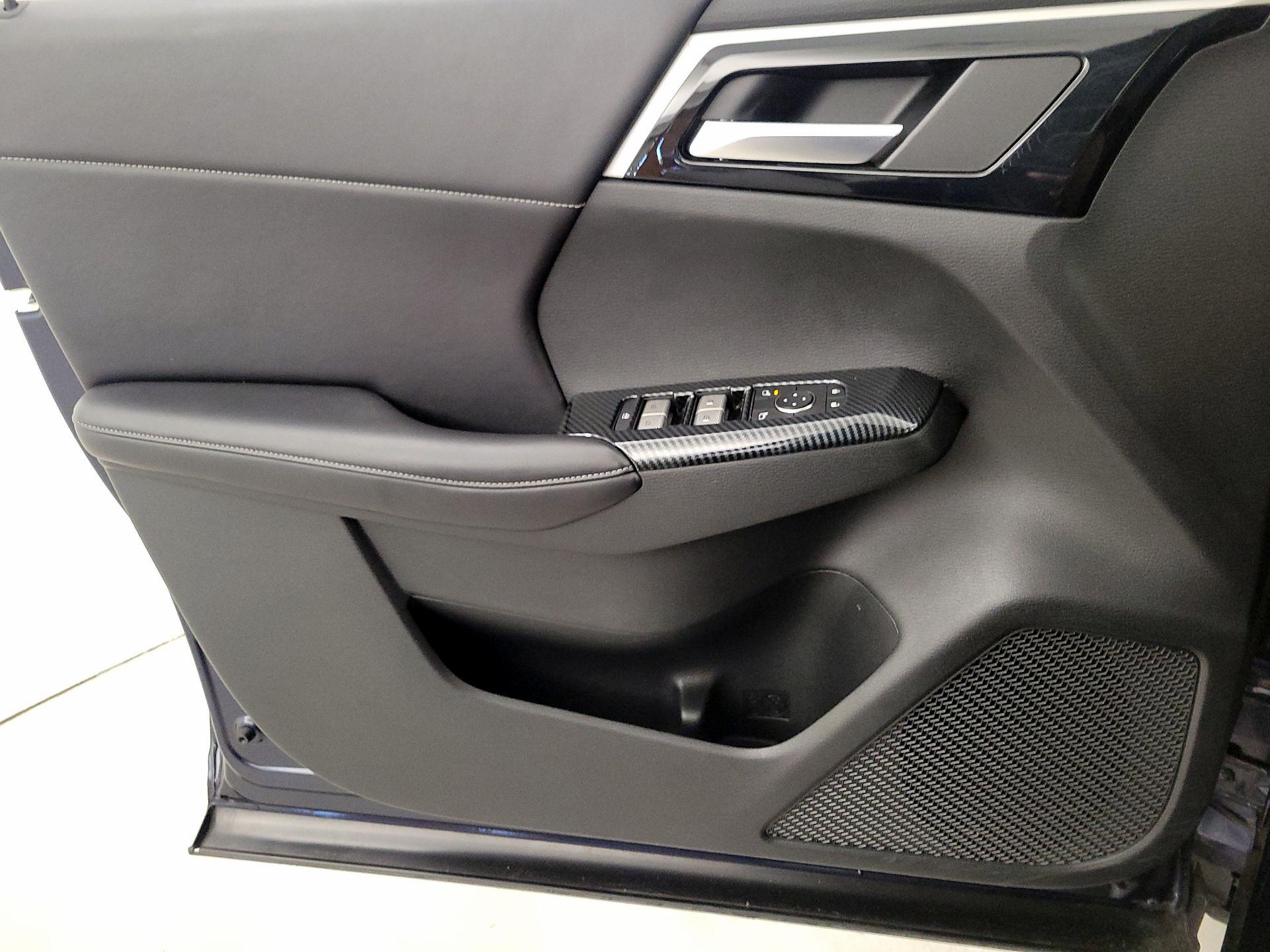 Thumbnail: 2022 Mitsubishi Outlander - 12