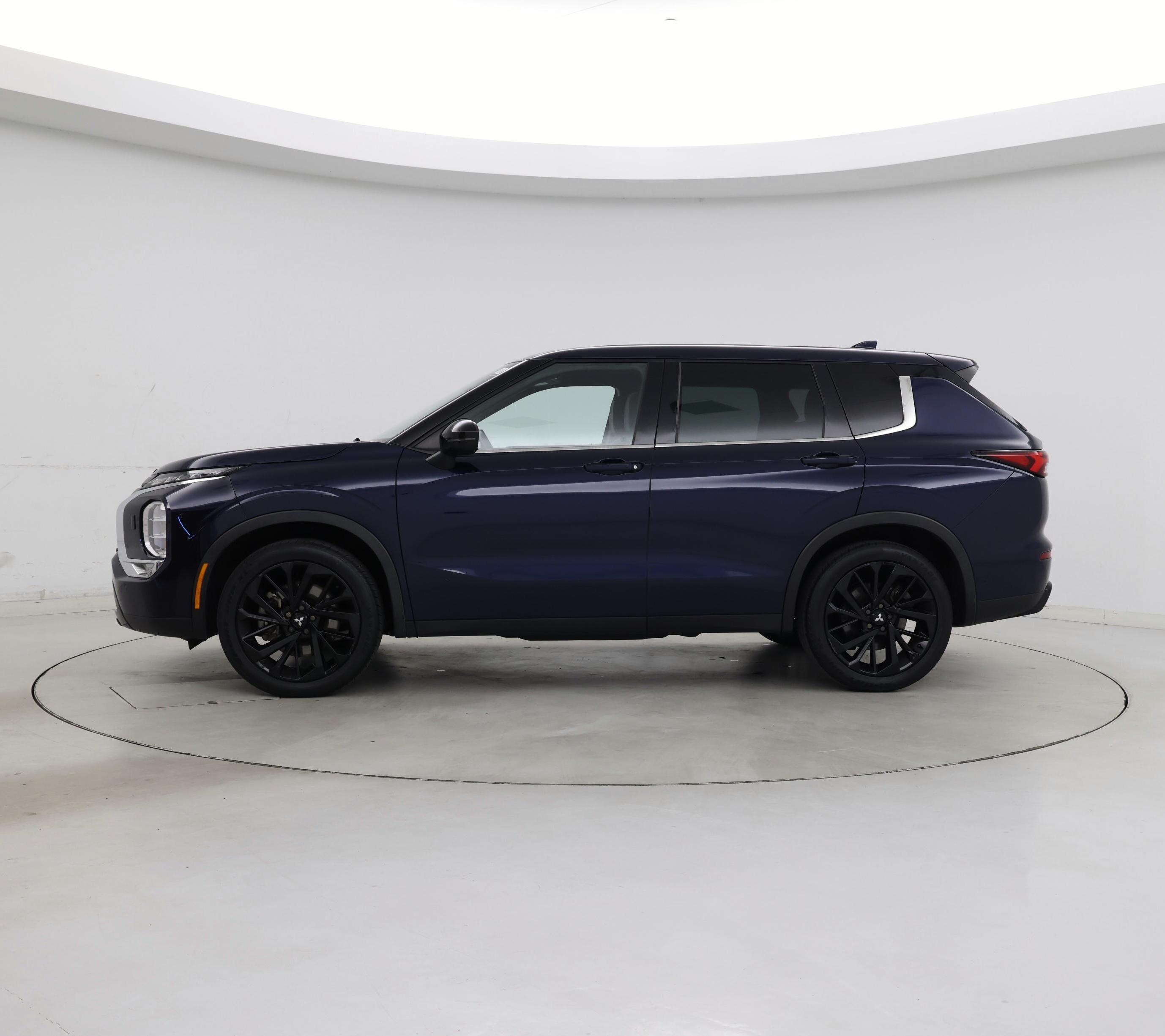 Thumbnail: 2022 Mitsubishi Outlander - 3