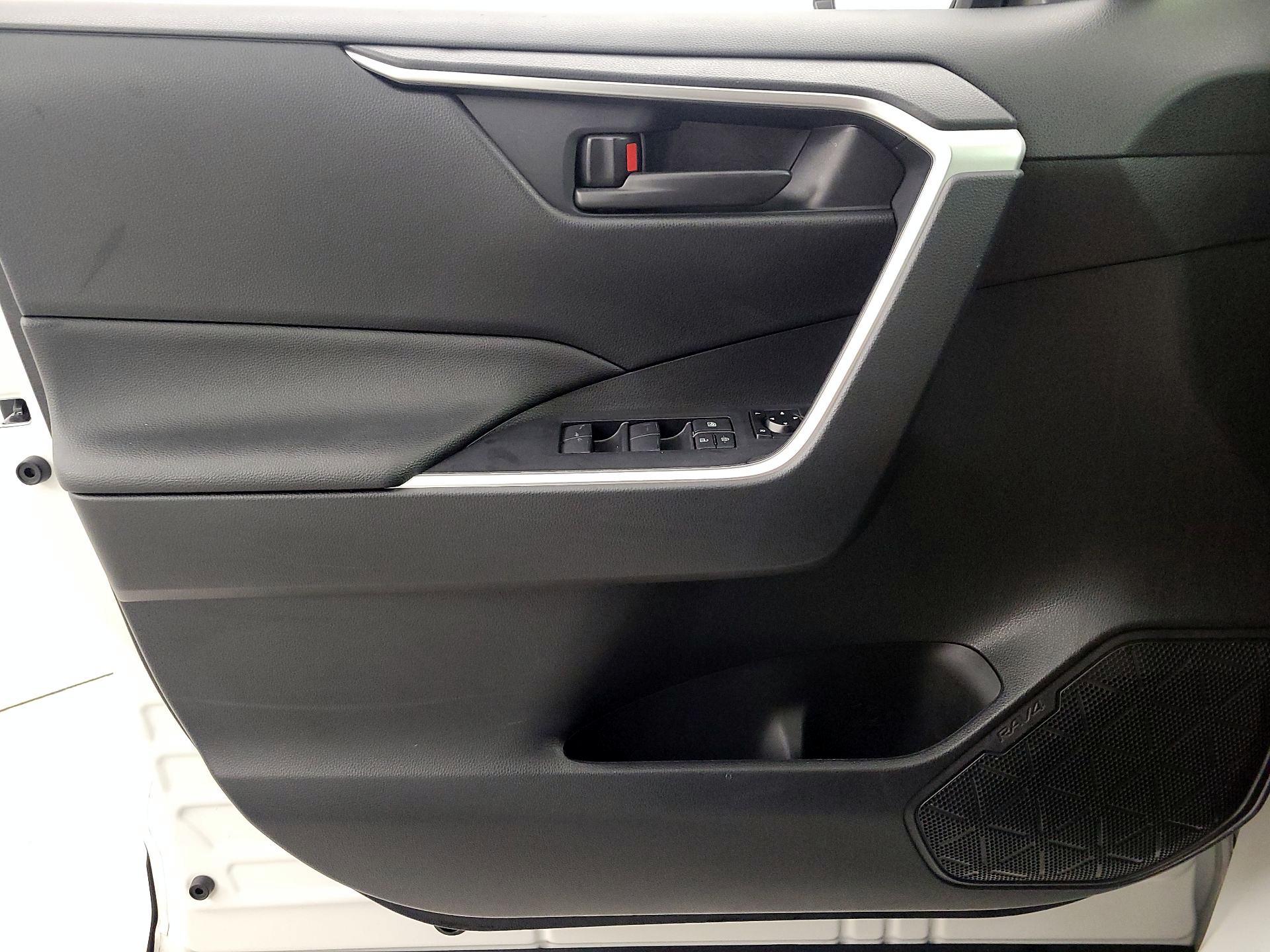 Thumbnail: 2023 Toyota RAV4 - 12