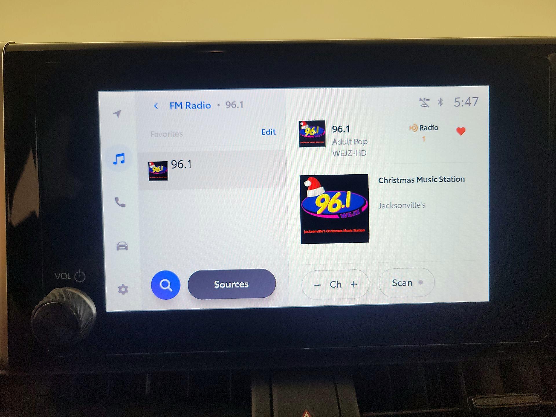 Thumbnail: 2023 Toyota RAV4 - 15