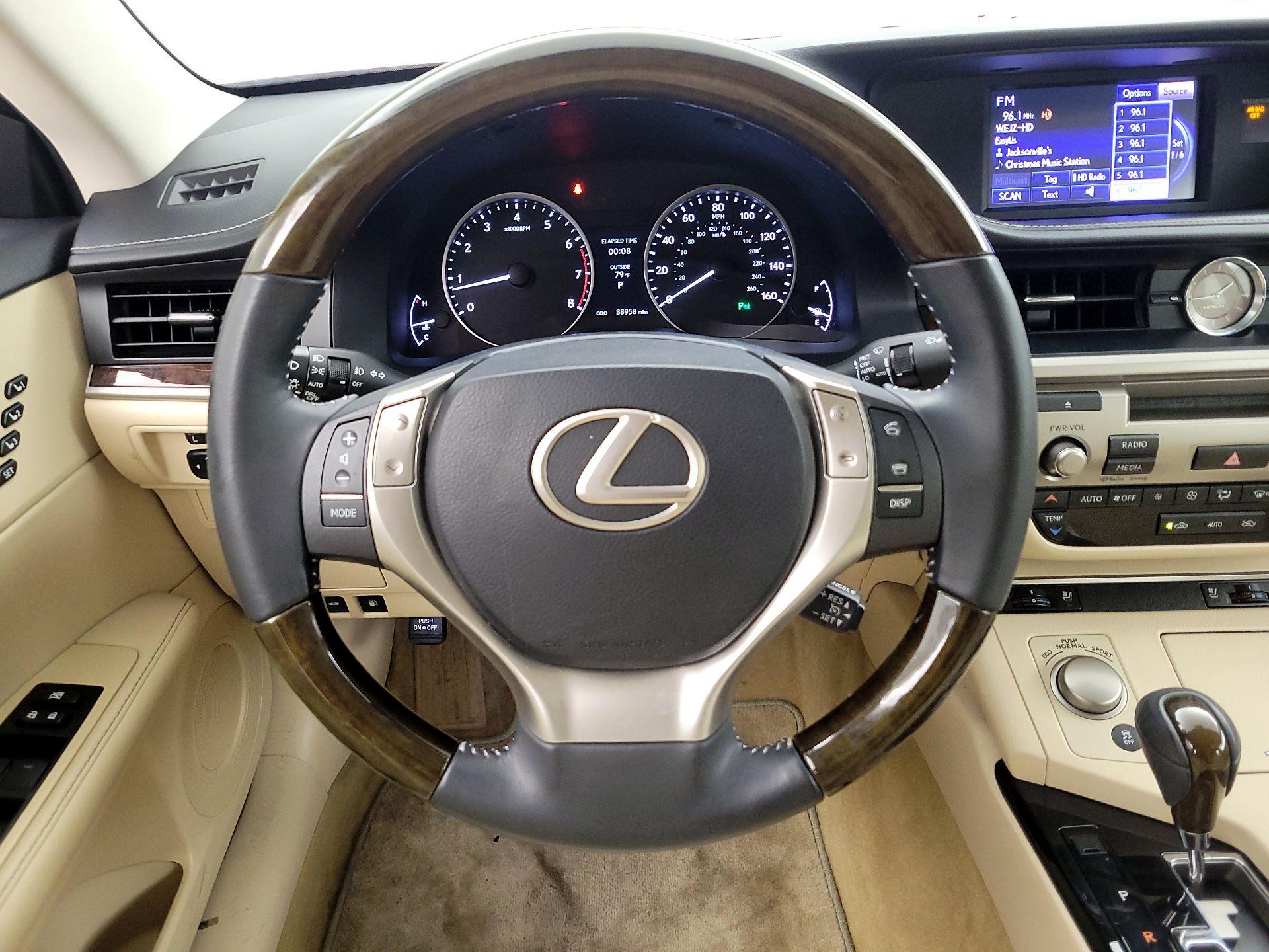 Thumbnail: 2014 Lexus ES - 10