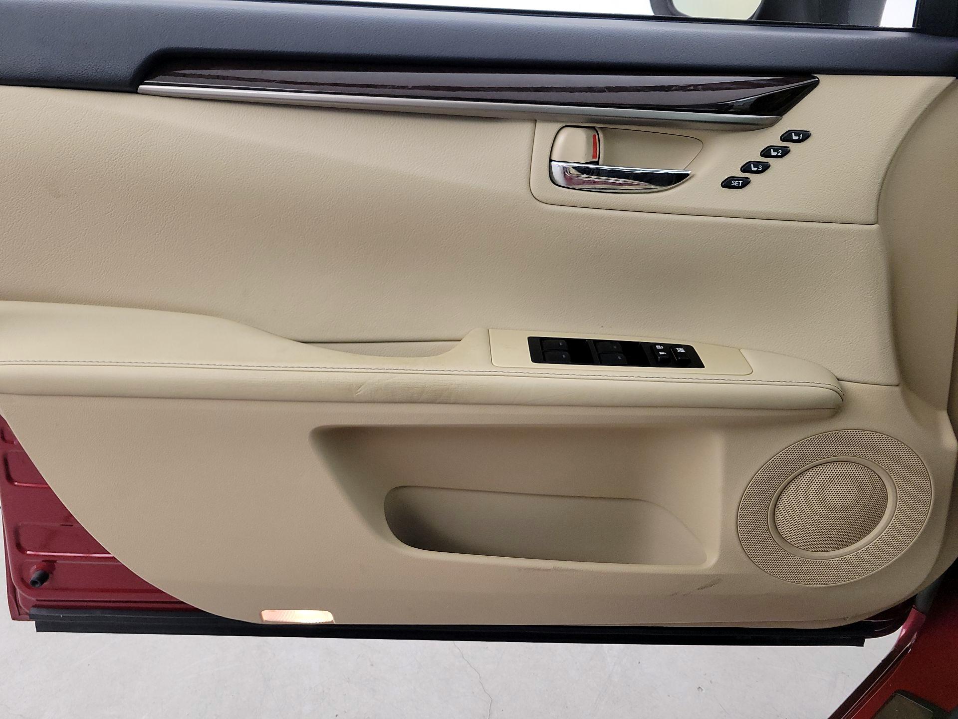 Thumbnail: 2014 Lexus ES - 12