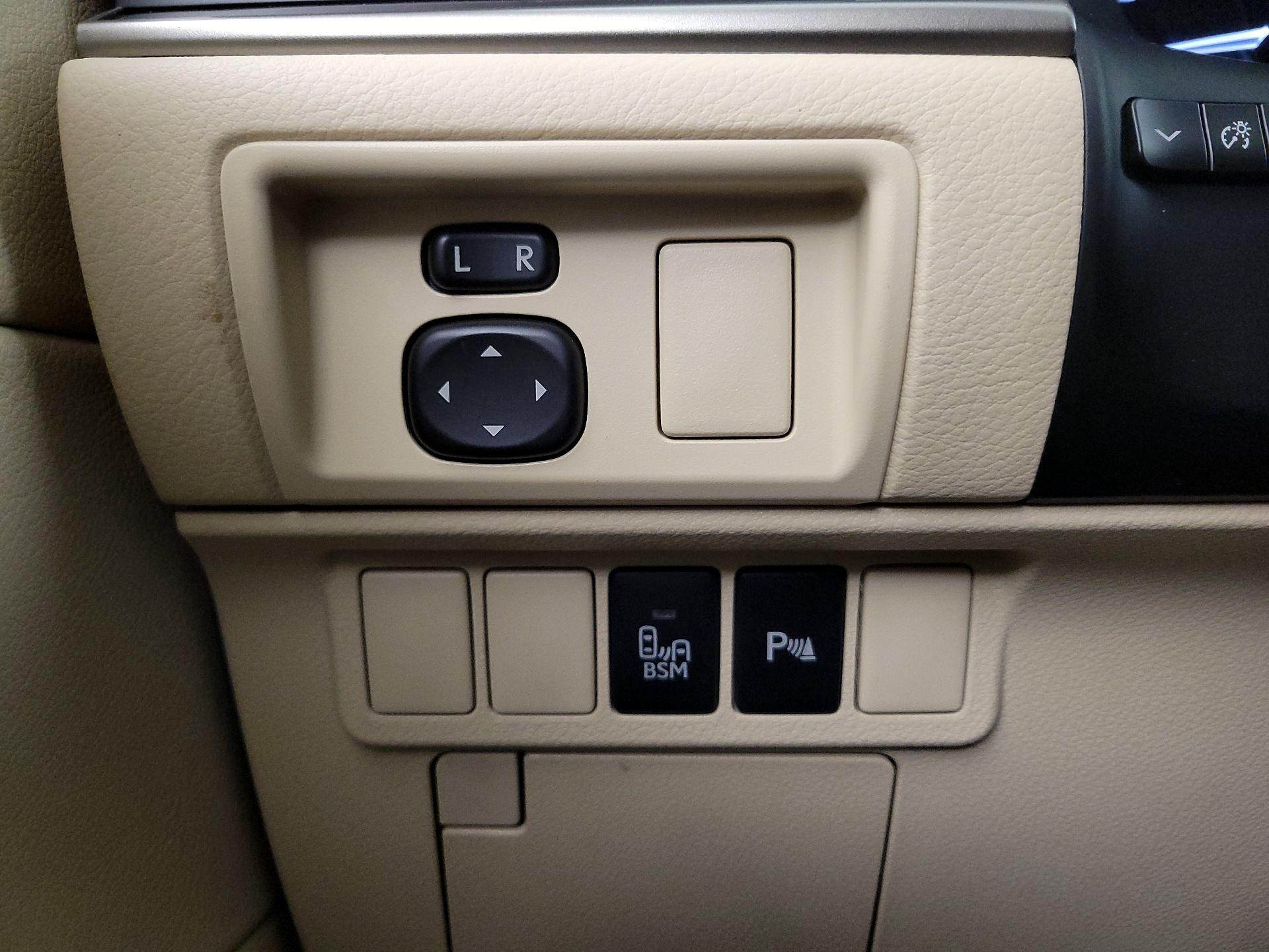 Thumbnail: 2014 Lexus ES - 13