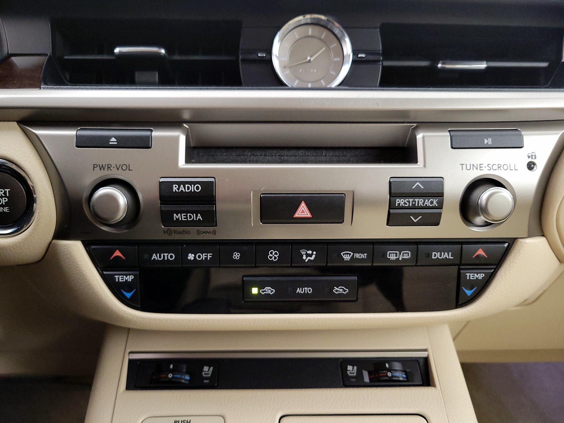 Thumbnail: 2014 Lexus ES - 16