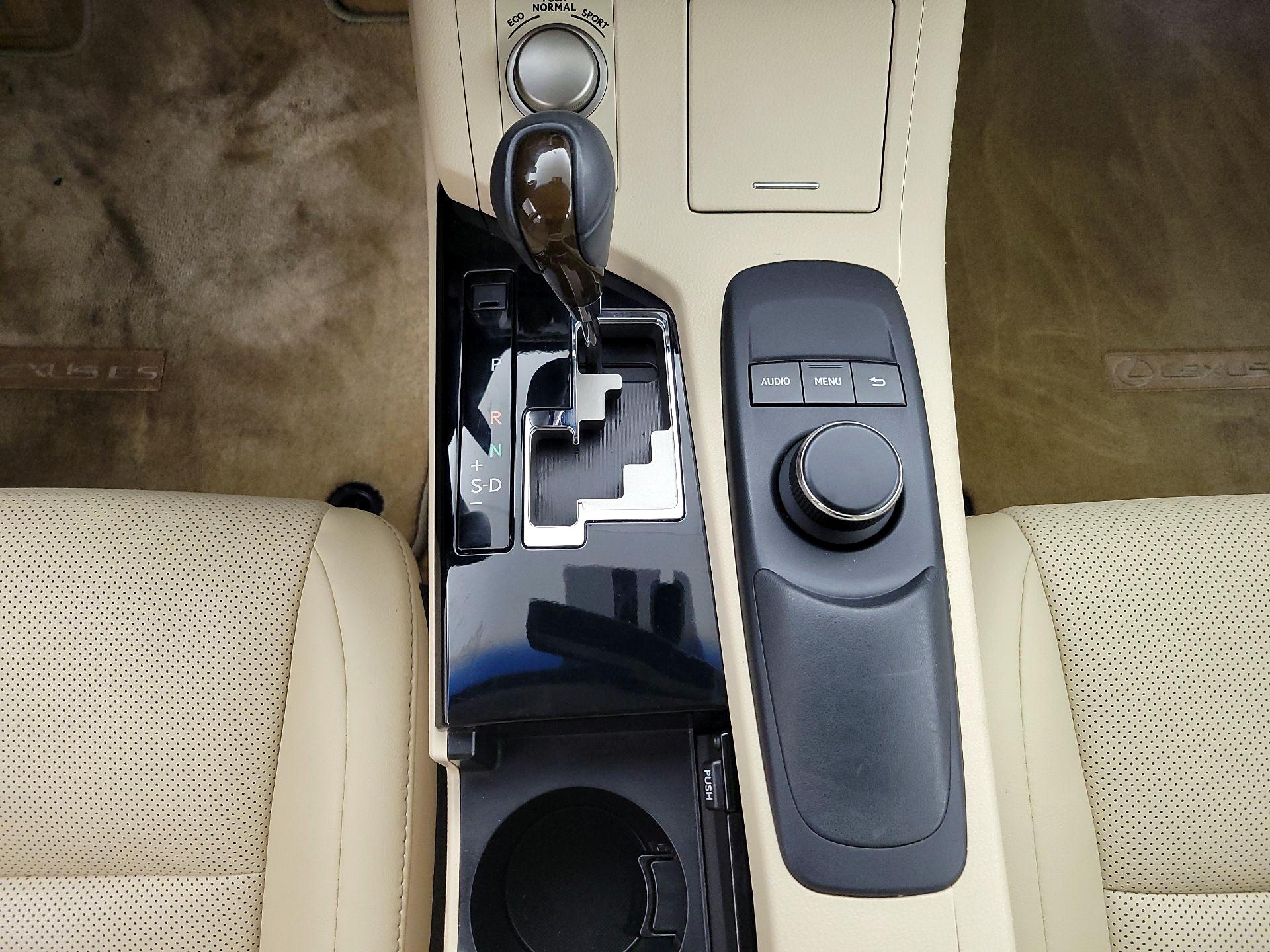 Thumbnail: 2014 Lexus ES - 17