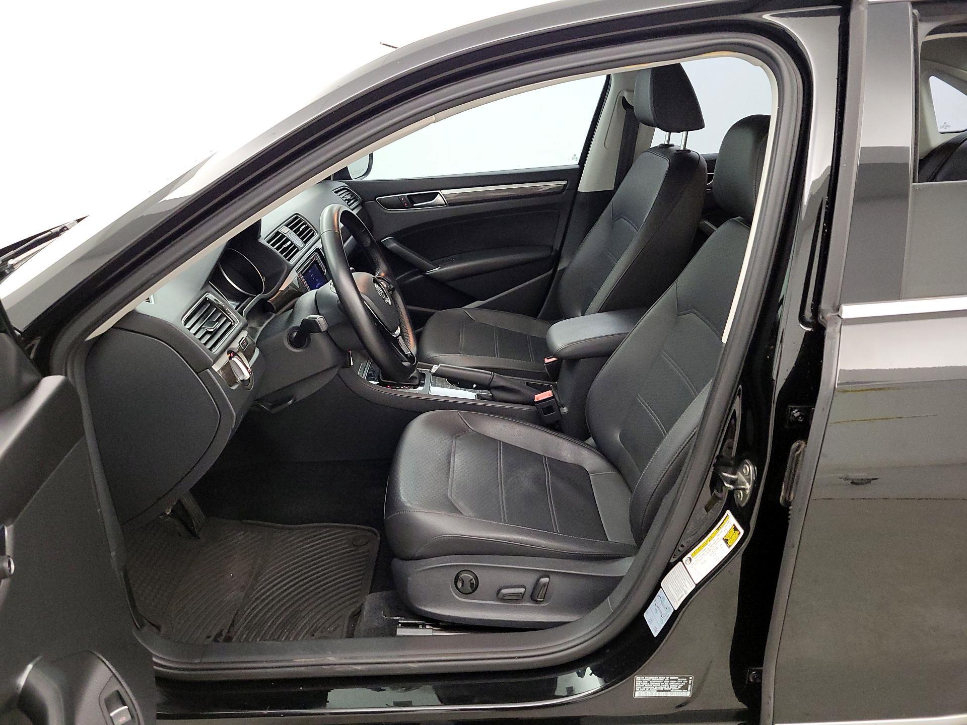 Thumbnail: 2016 Volkswagen Passat - 11