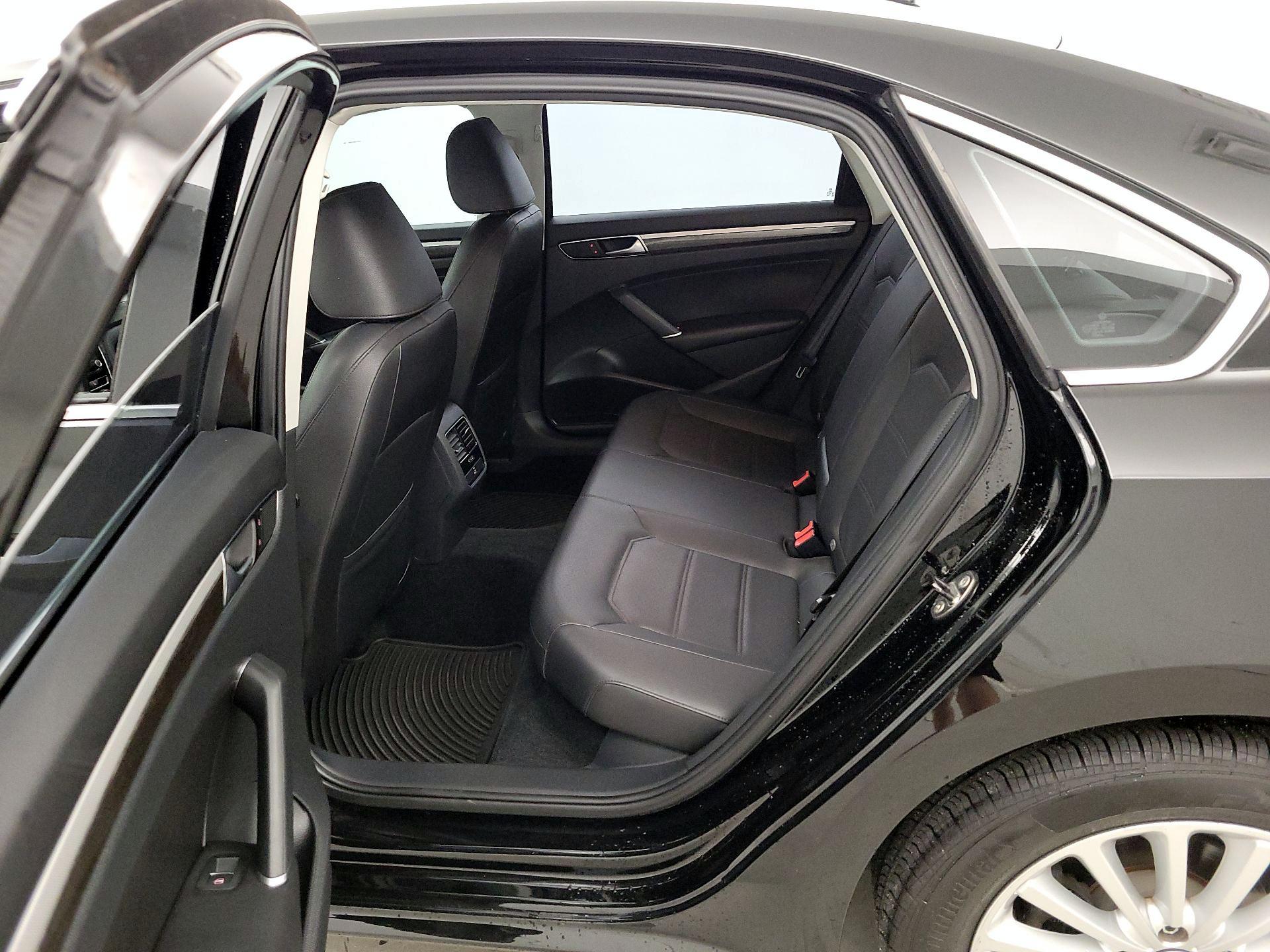 Thumbnail: 2016 Volkswagen Passat - 20