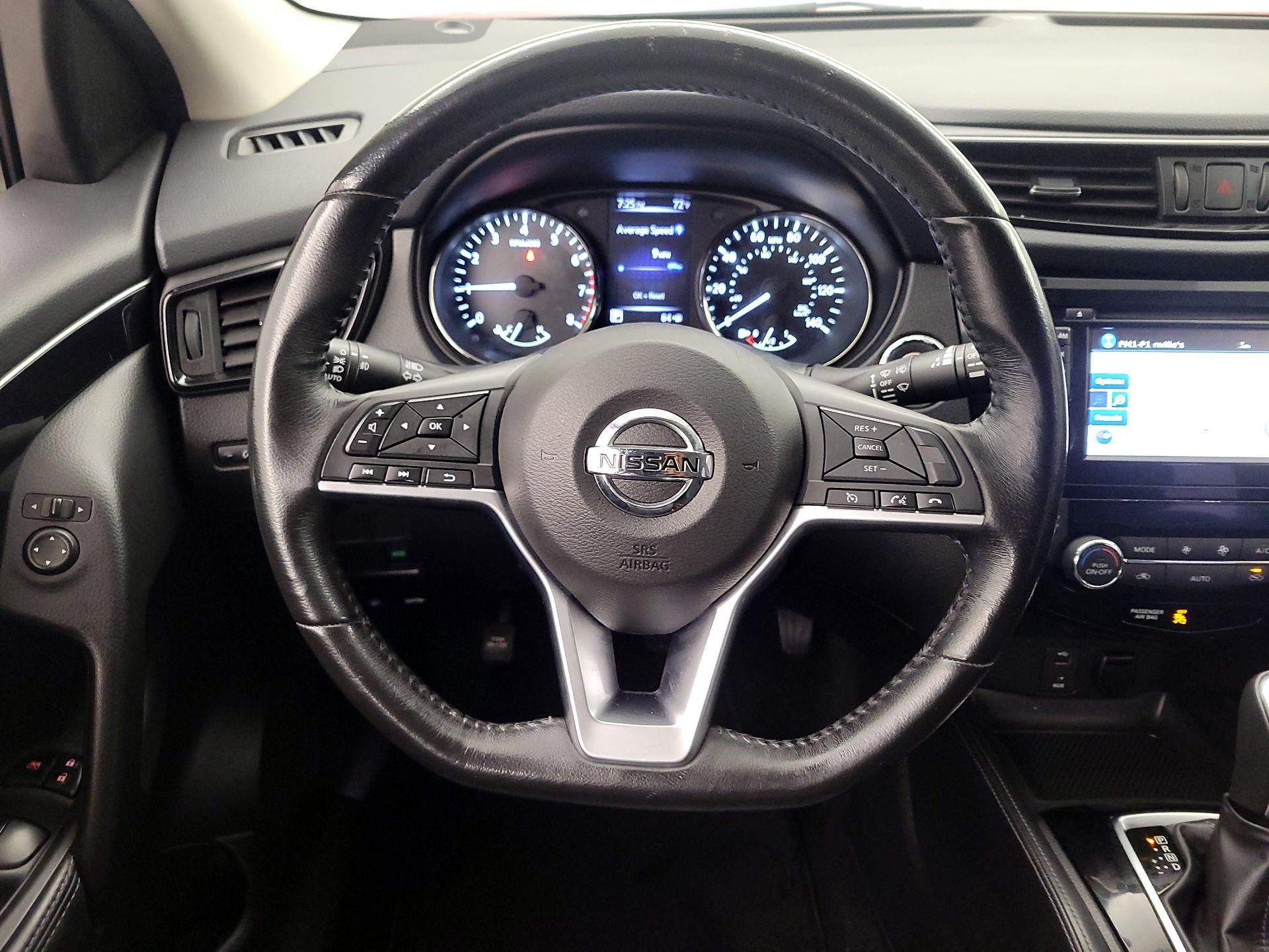 Thumbnail: 2017 Nissan Rogue Sport - 10