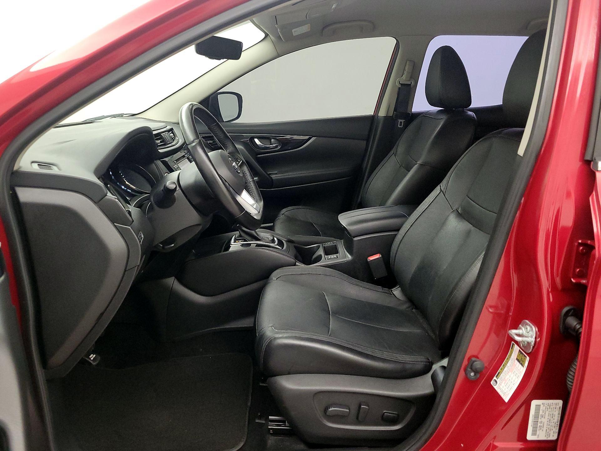 Thumbnail: 2017 Nissan Rogue Sport - 11