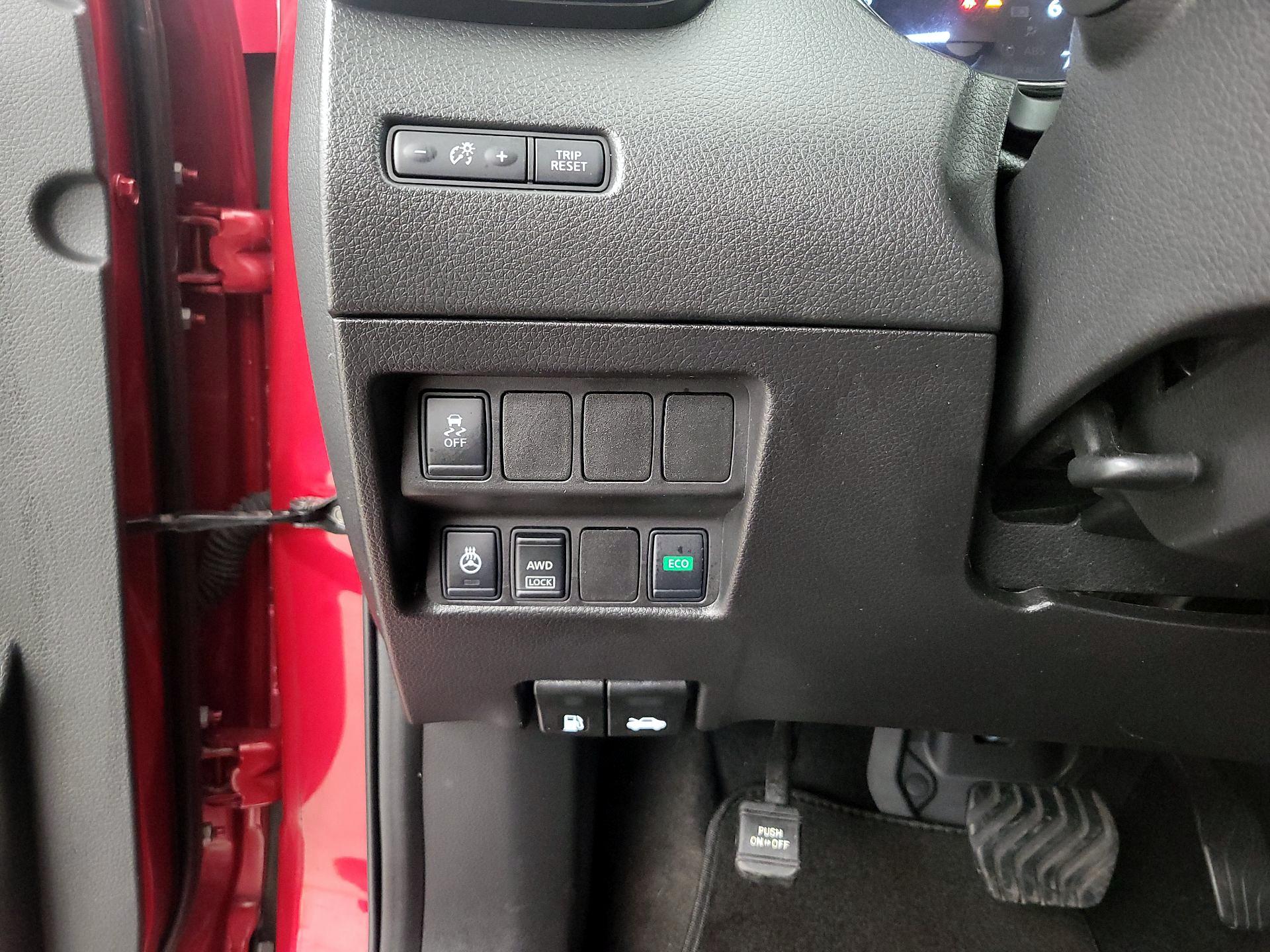 Thumbnail: 2017 Nissan Rogue Sport - 13