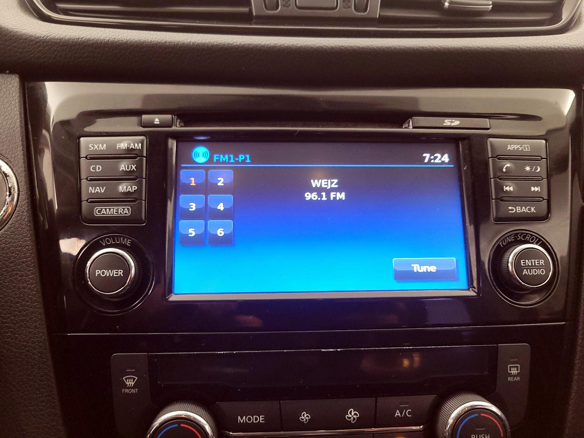 Thumbnail: 2017 Nissan Rogue Sport - 16