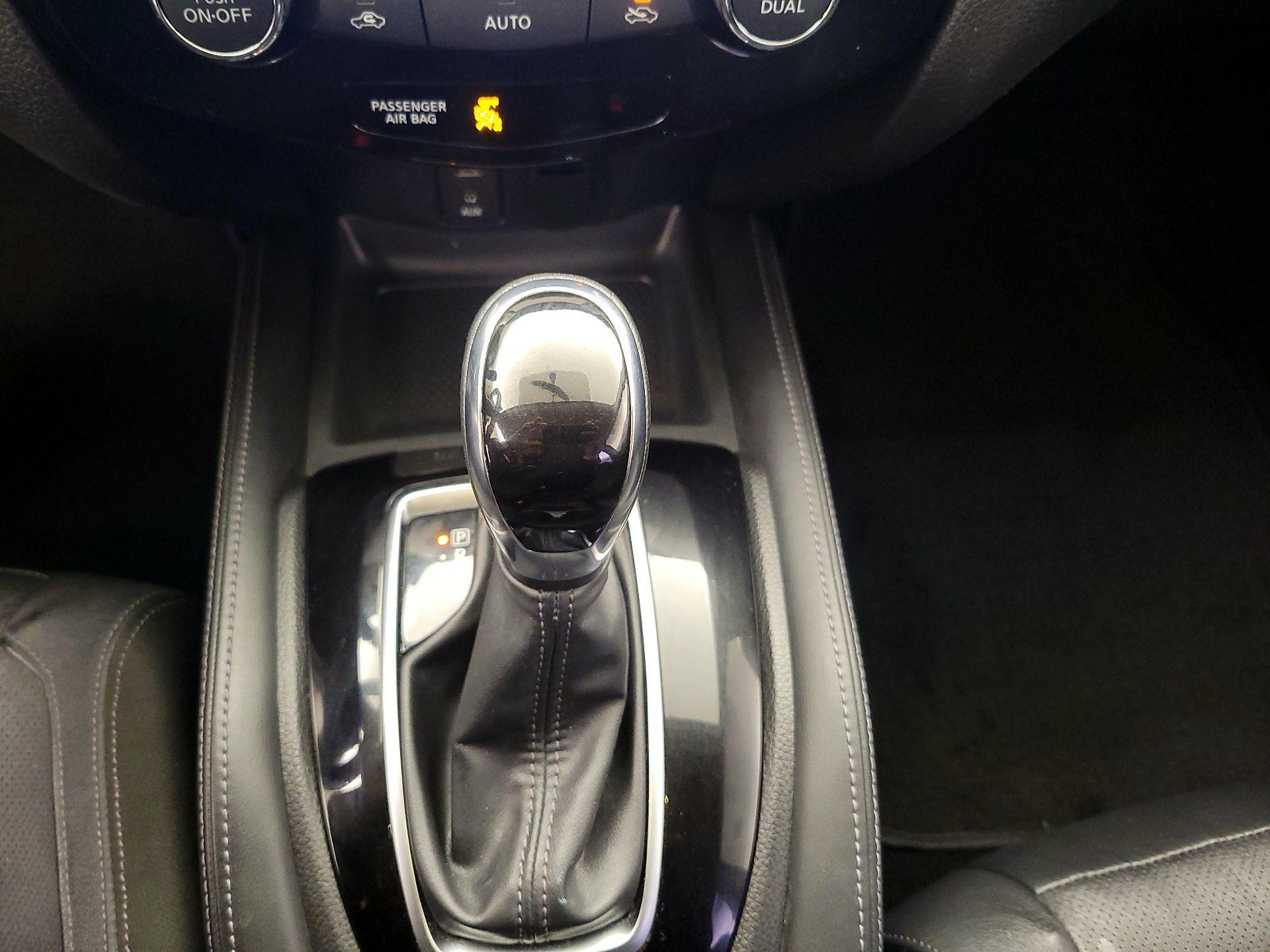 Thumbnail: 2017 Nissan Rogue Sport - 18