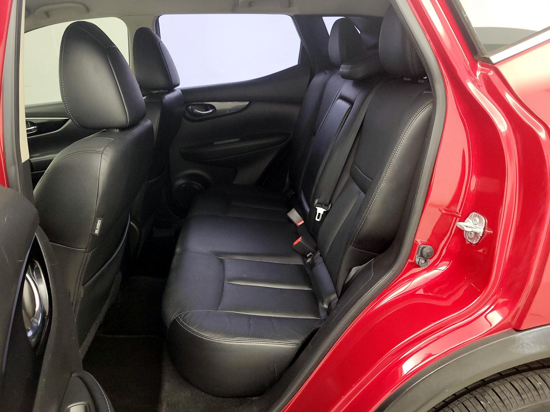 Thumbnail: 2017 Nissan Rogue Sport - 20