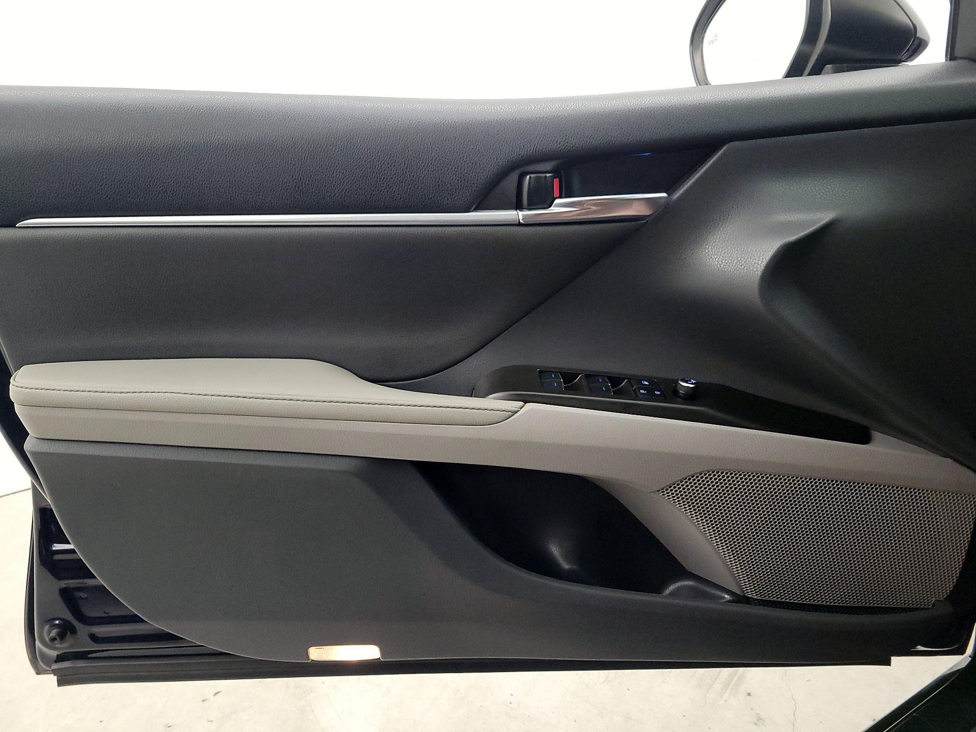 Thumbnail: 2022 Toyota Camry - 12